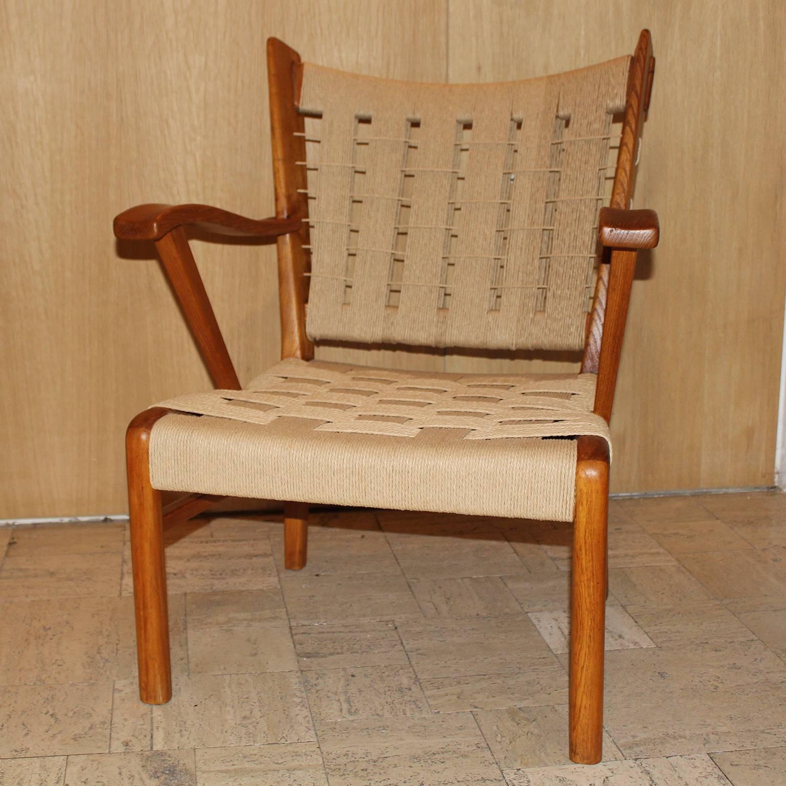 Pair of armchairs with seats and back rest in woven.