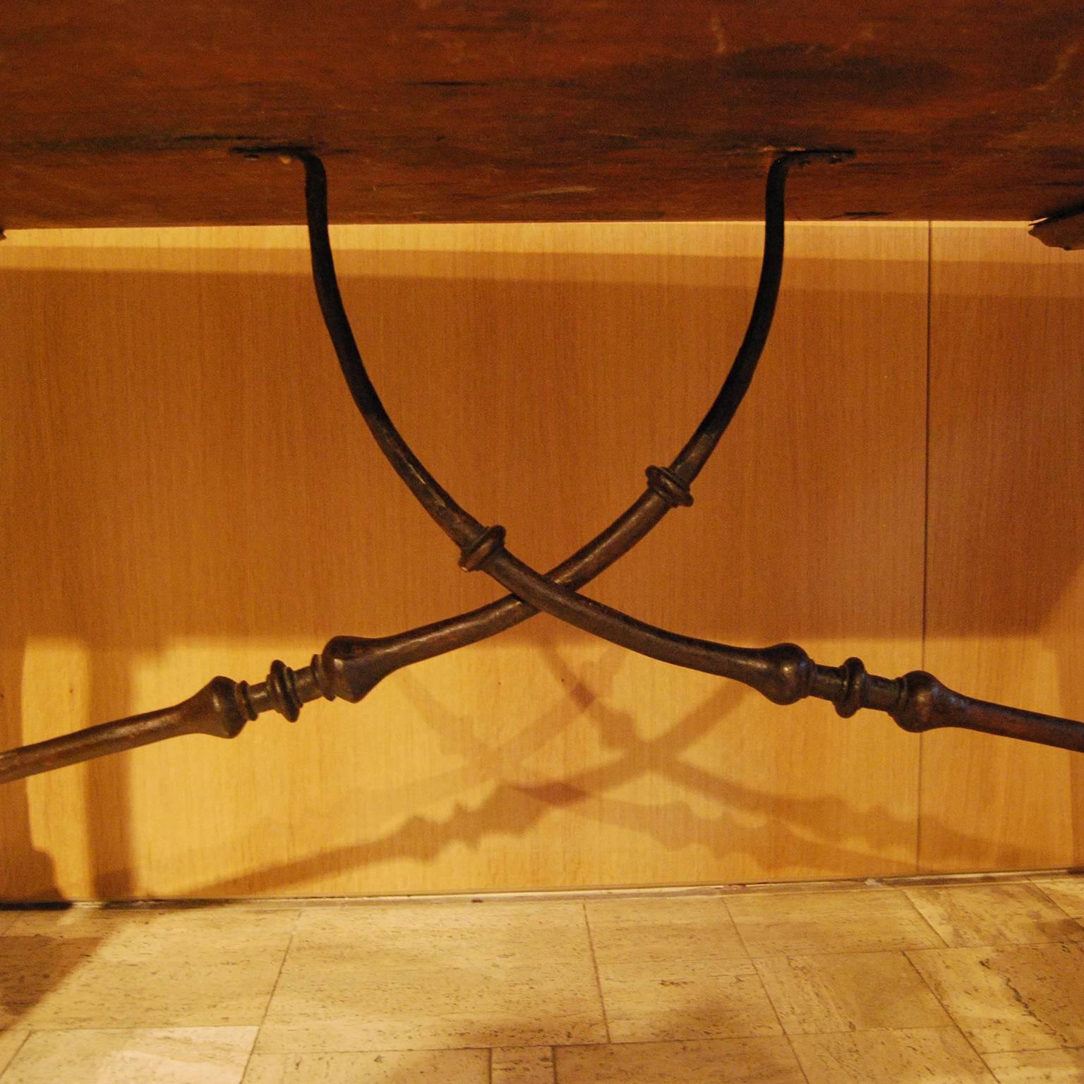 Spanish 18th Century Console Table in Chestnut Oak In Good Condition In Brussels, BE