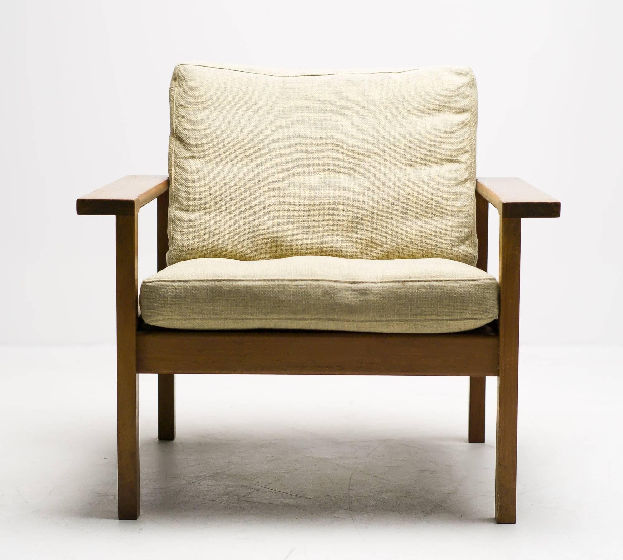 Hans J. Wegner armchair, circa 1950. Produced by GETAMA, Denmark. Solid oak frame, original sprung cushions with the original wool fabric in excellent condition.

Excellent fast and affordable worldwide shipping available.