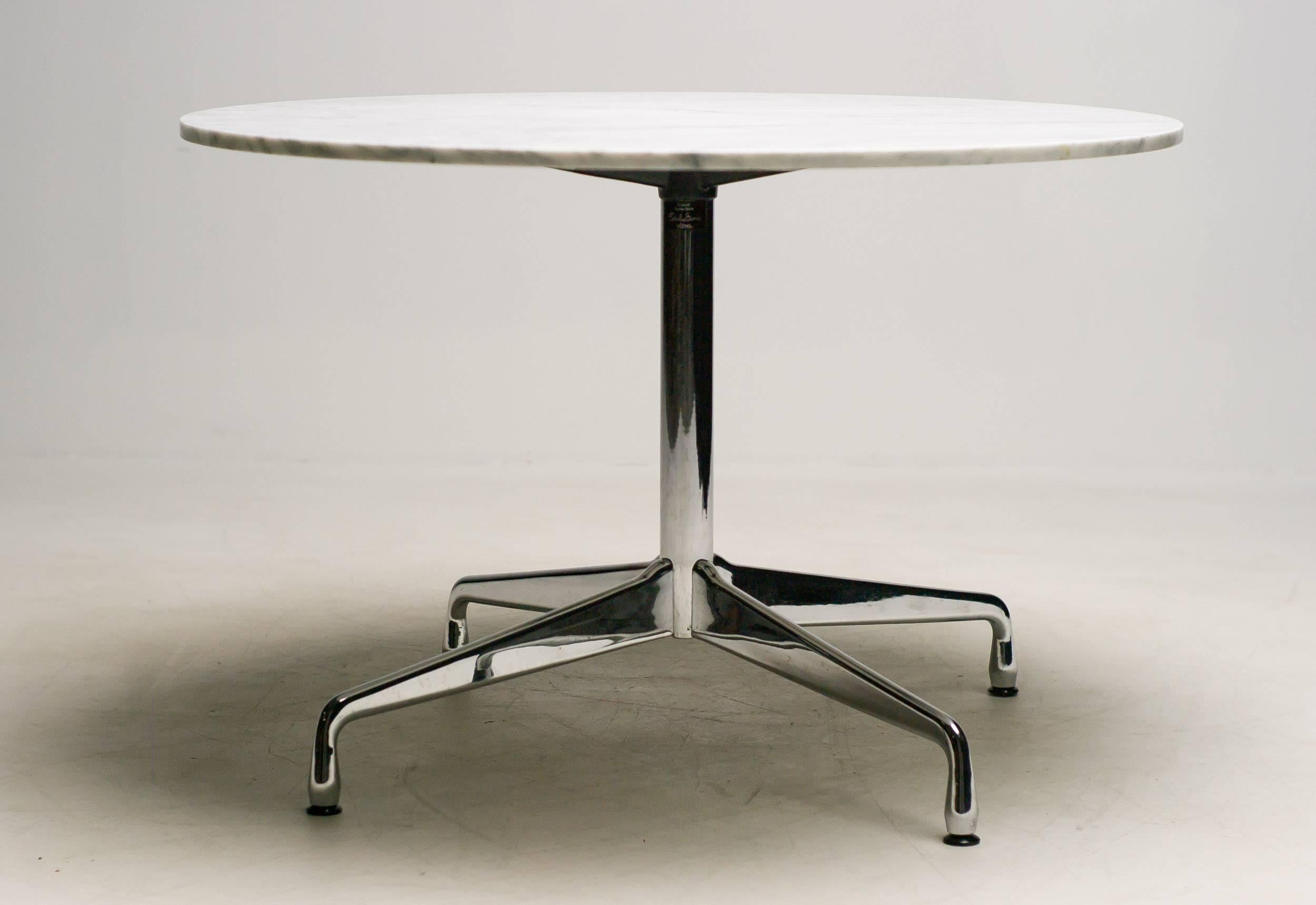 Round vitra dining table designed by Charles & Ray Eames with a chrome base and a Carrara marble top. Marked with label.

Excellent fast and affordable worldwide shipping available.
