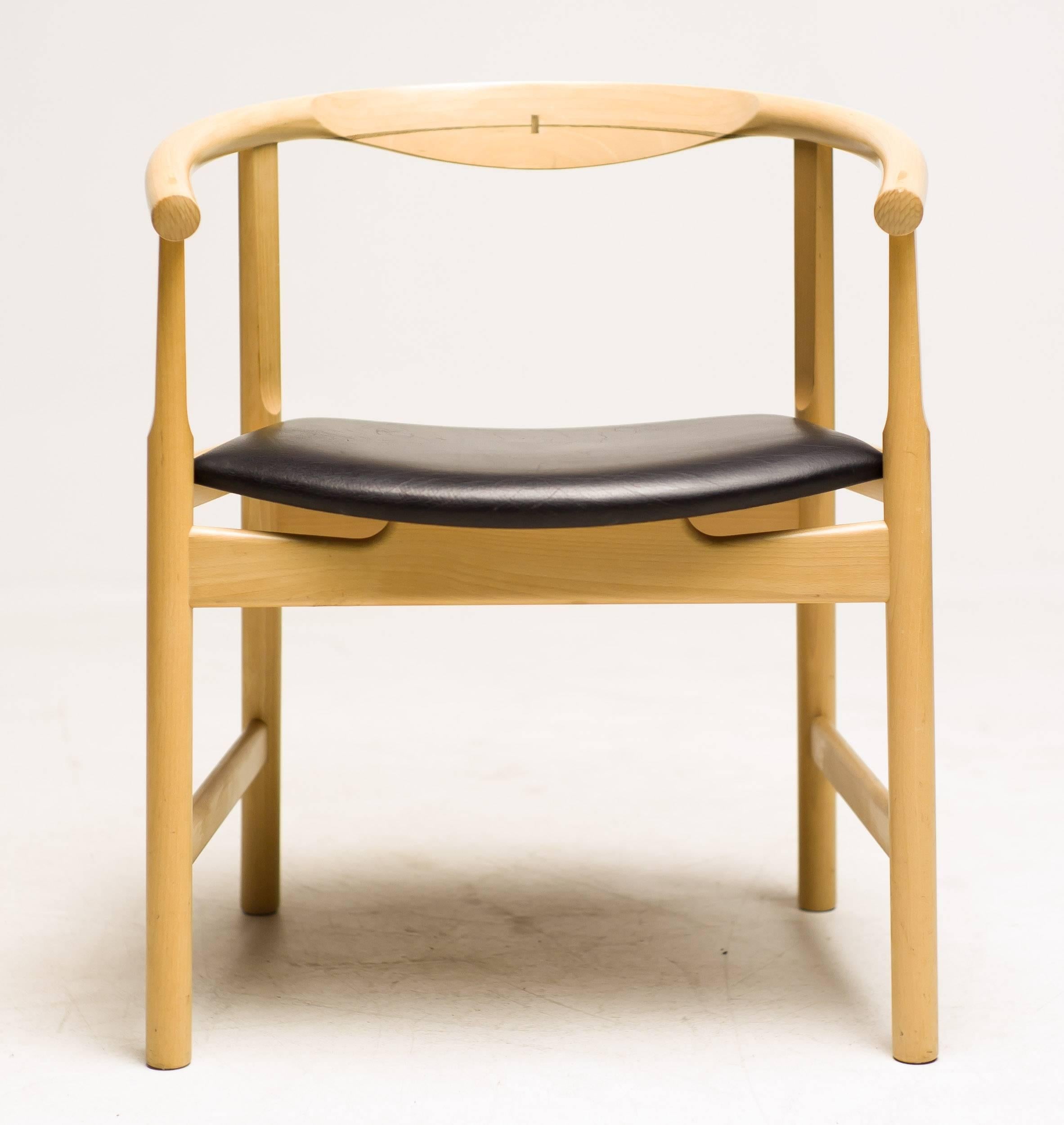 Beautiful Wegner design in beech with pronounced joints in wengé.
This chair was the first step in the long cooperation between PP Möbler and Hans Wegner.

Excellent fast and affordable worldwide shipping available.