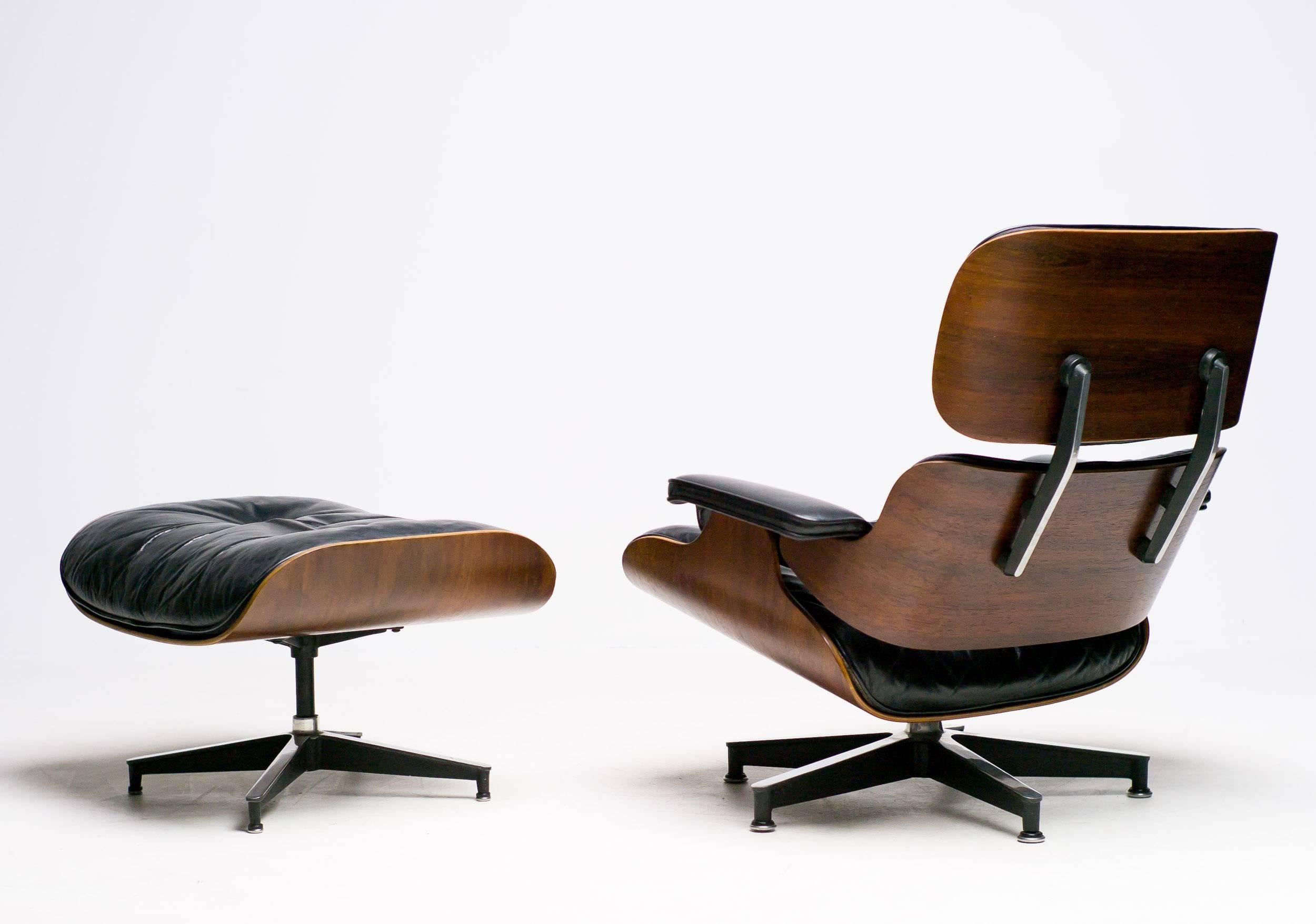Rosewood lounge chair and ottoman designed by Charles and Ray Eames for Herman Miller, circa early 1960s. Original black leather. Beautiful all original condition.

Excellent fast and affordable worldwide shipping.
White glove delivery available