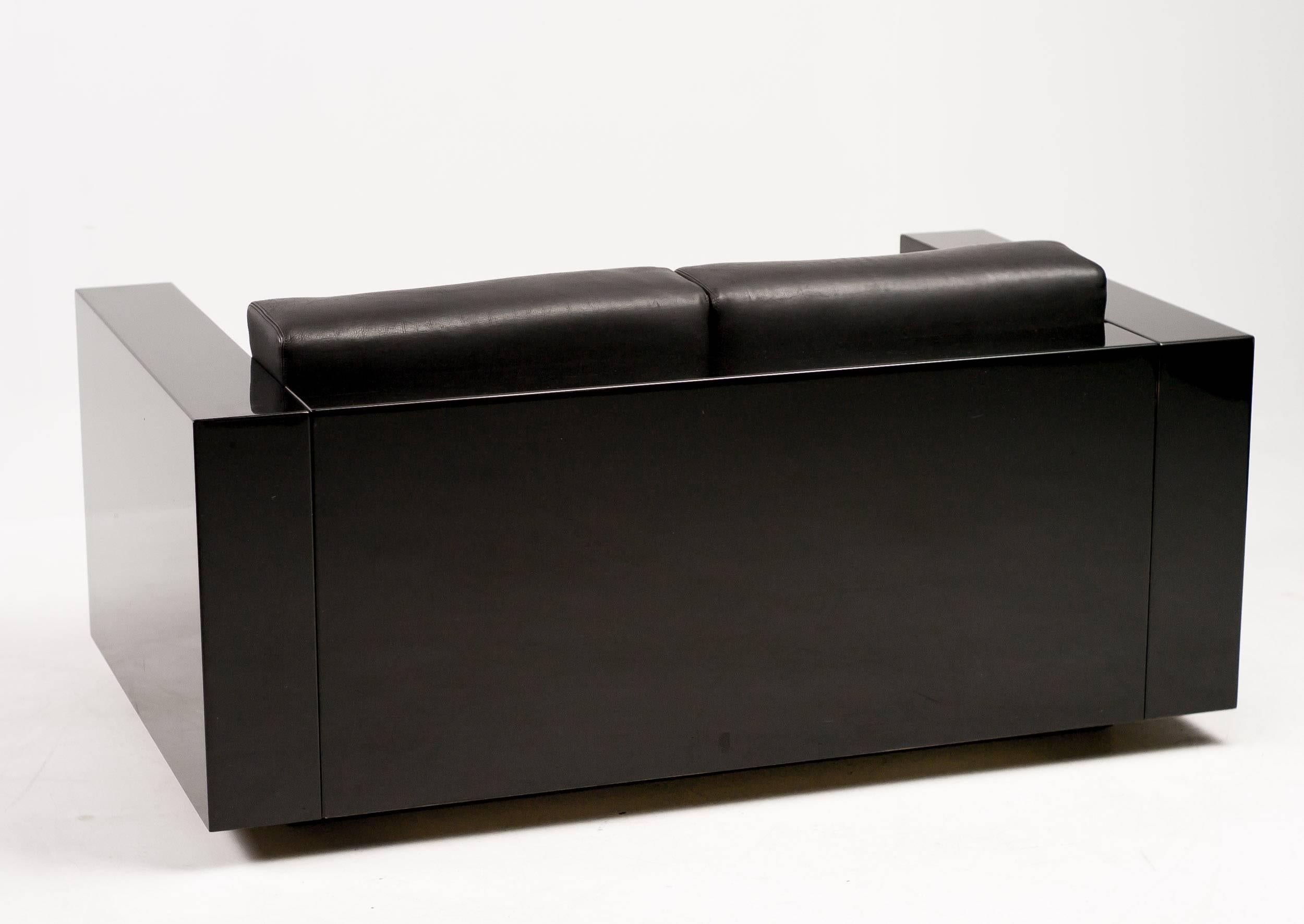 Modern Saratoga Sofa by Massimo and Lella Vignelli