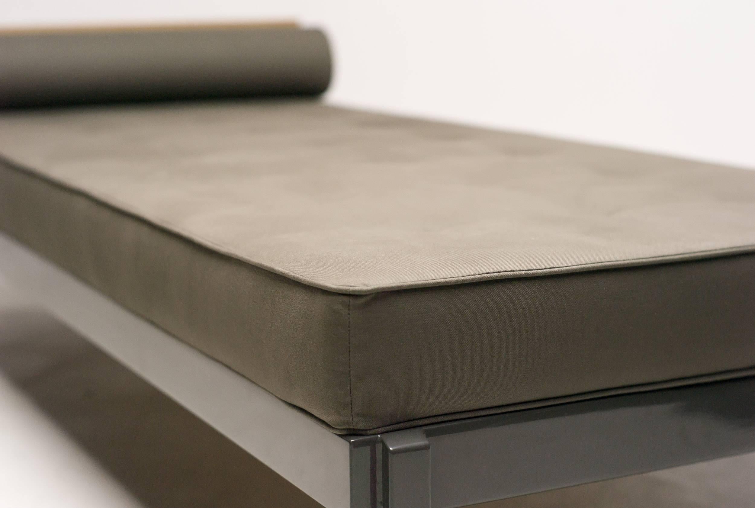 Mid-Century Modern Méridienne Flavigny éclairée Jean Prouve par G-Star Raw pour Vitra S.A.M.
