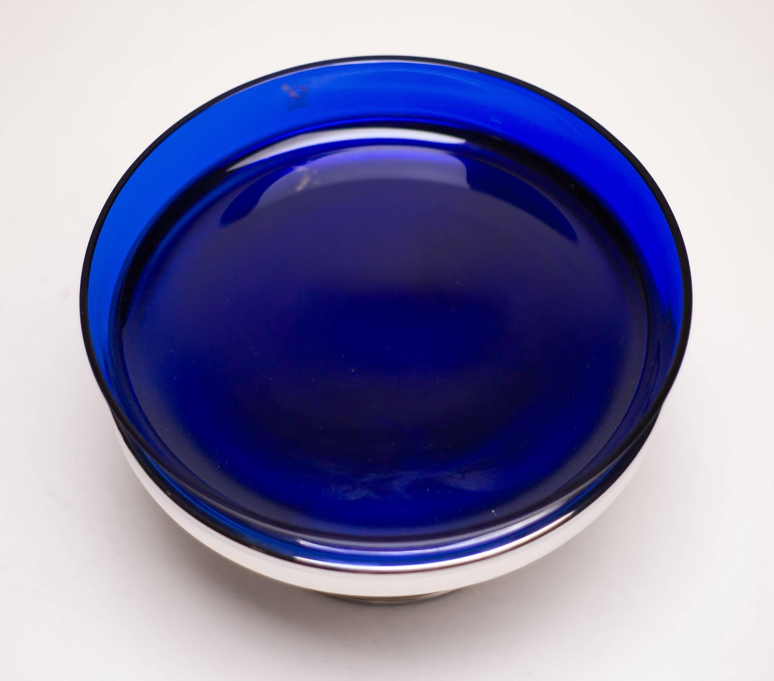 Centerpiece designed by Ettore Sottsass in polished stainless steel, with a dark blue Murano glass plate.

Excellent fast and affordable worldwide shipping.
   