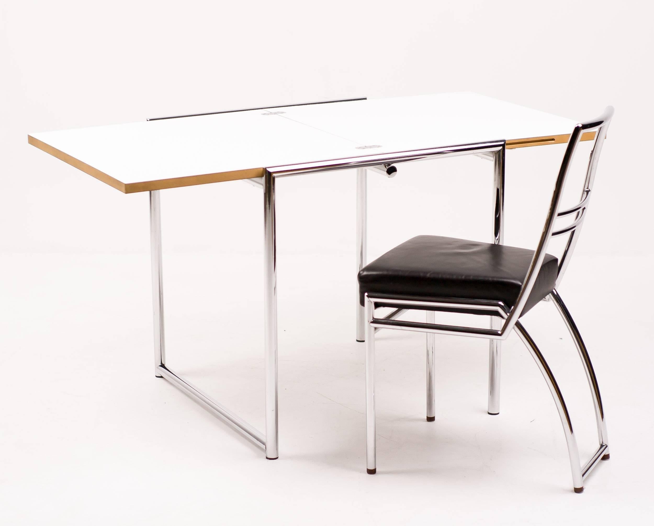 Eileen Grey Jean (extendable) table and axia chair in black leather.
Jean table, named after Eileen Gray's intimate friend of many years, the architect Jean Badovici, stood in various models in their summer villa.
Measures: 70 x 65cm, extended