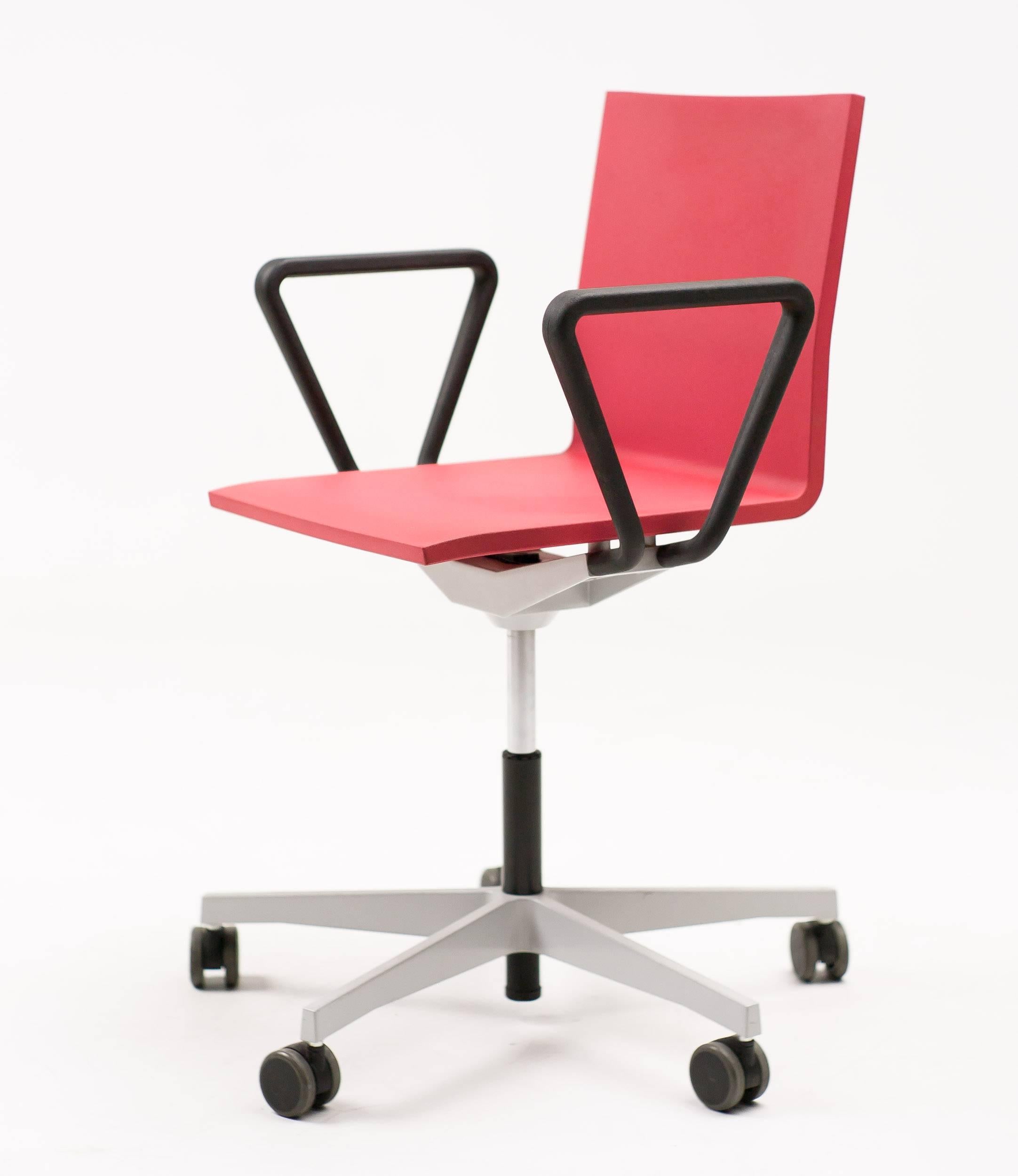 Minimalistic height adjustable desk chair designed by Maarten van Severen for Vitra. Marked with label.

Excellent fast and affordable worldwide shipping.
White glove delivery available upon request.