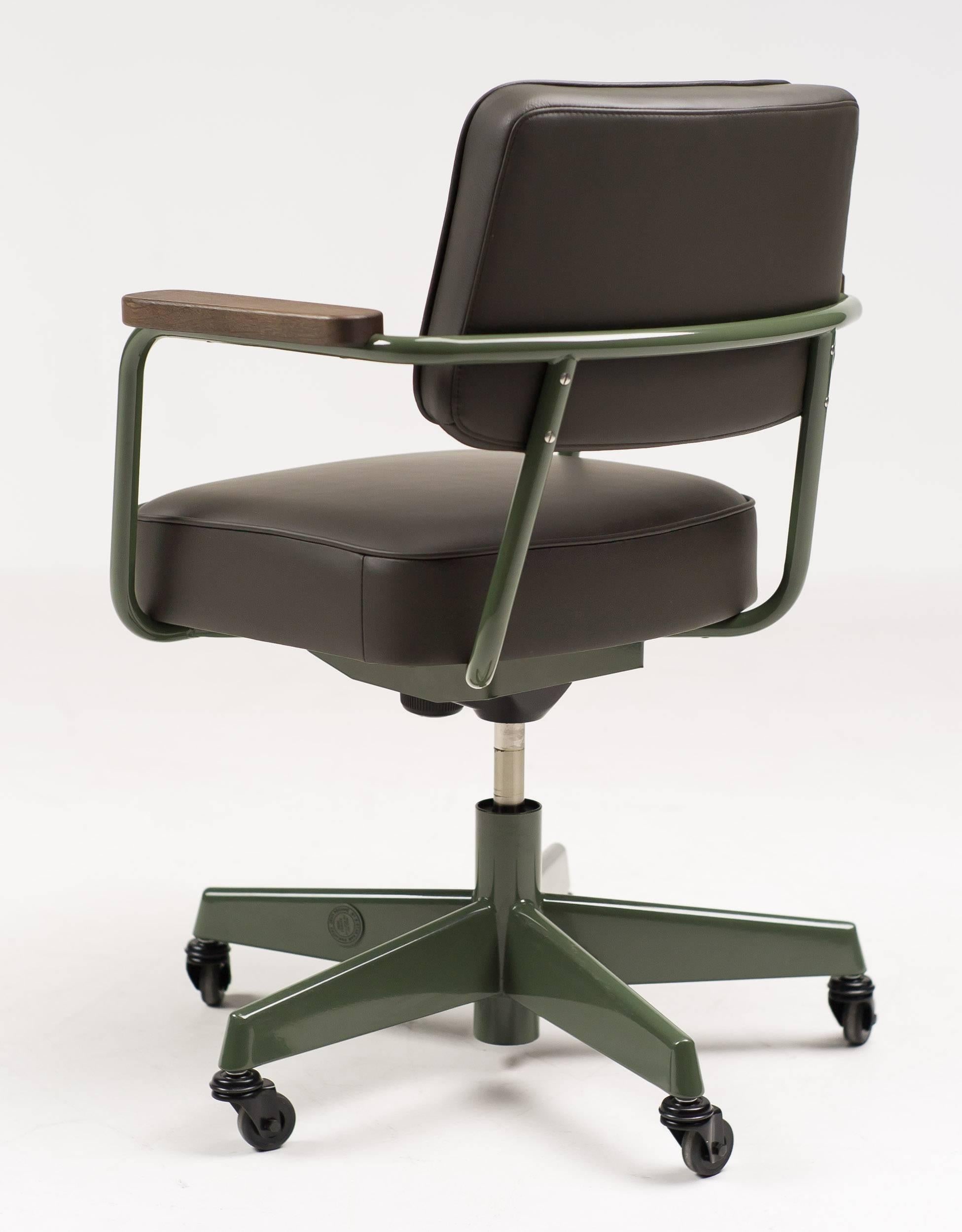 Limited edition desk chair from the G-Star raw edition made by Vitra.
G-Star ordered these chairs for their new Headquarters in Amsterdam by the architect Rem Koolhaas. They where also available for a limited time for other Prouvé collectors.