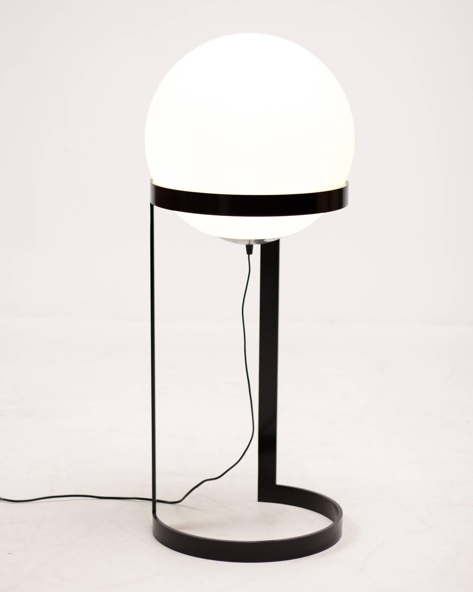 Architectural floor lamp made by RAAK Amsterdam.
Black enameled steel base with a matte milk glass shade.

Excellent fast and affordable worldwide shipping.
White glove delivery available upon request.