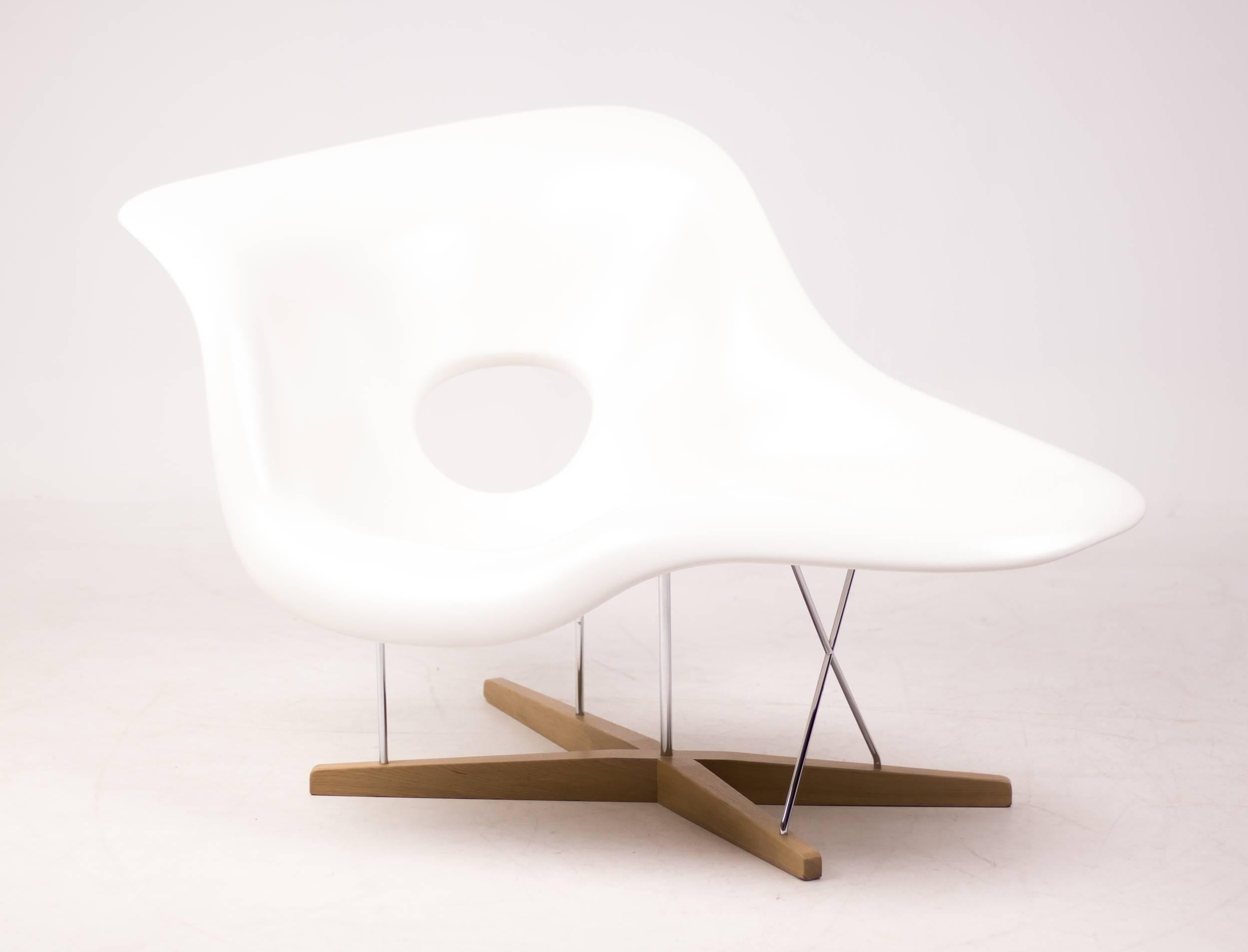 Contemporary Eames La Chaise