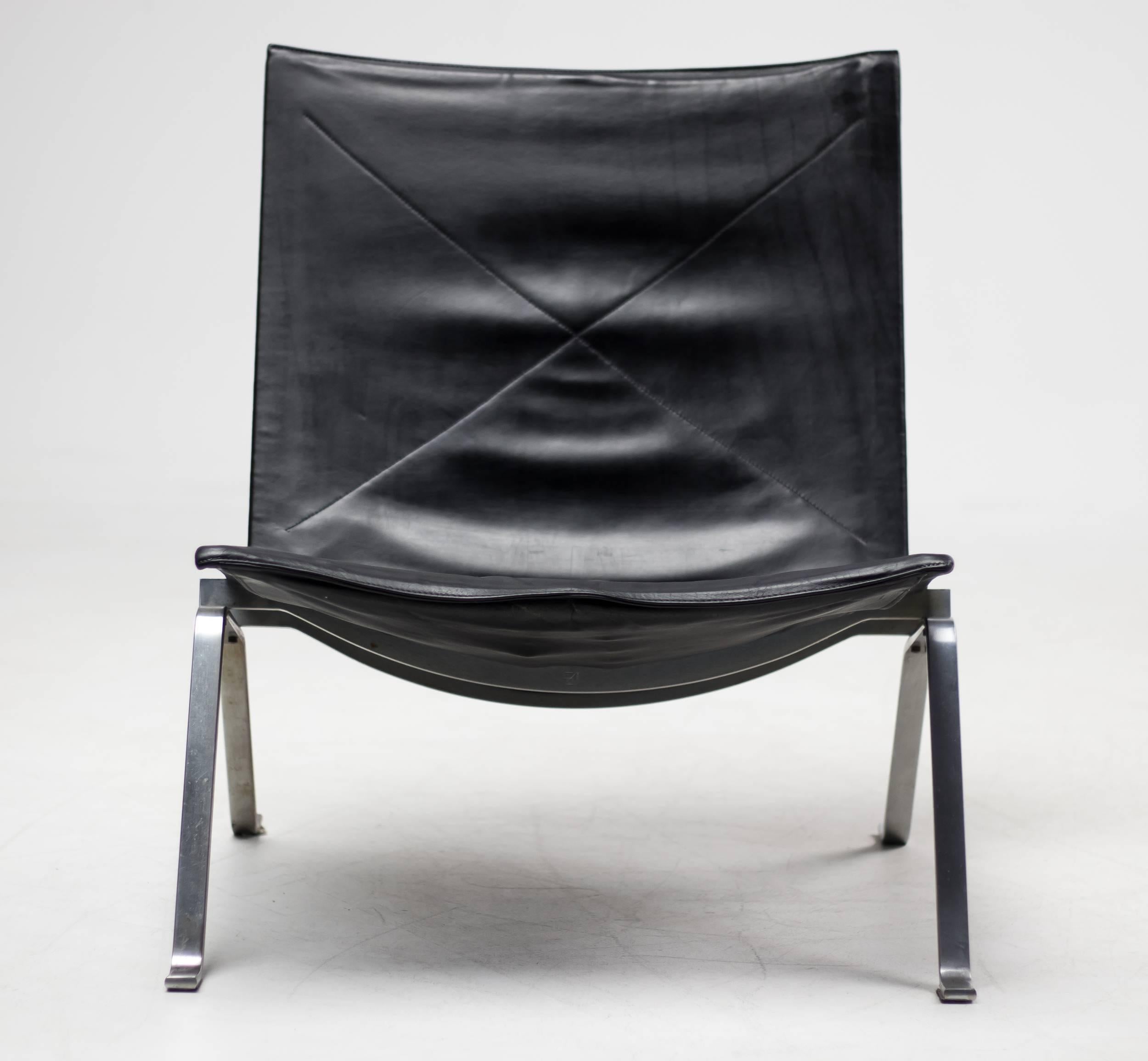 PK 22 chair designed by Poul Kjaerholm in the original black leather. 
E. Kold Christensen edition, the matte chrome frame embossed with EKC logo.

Excellent fast and affordable worldwide shipping.
White glove delivery available upon request.