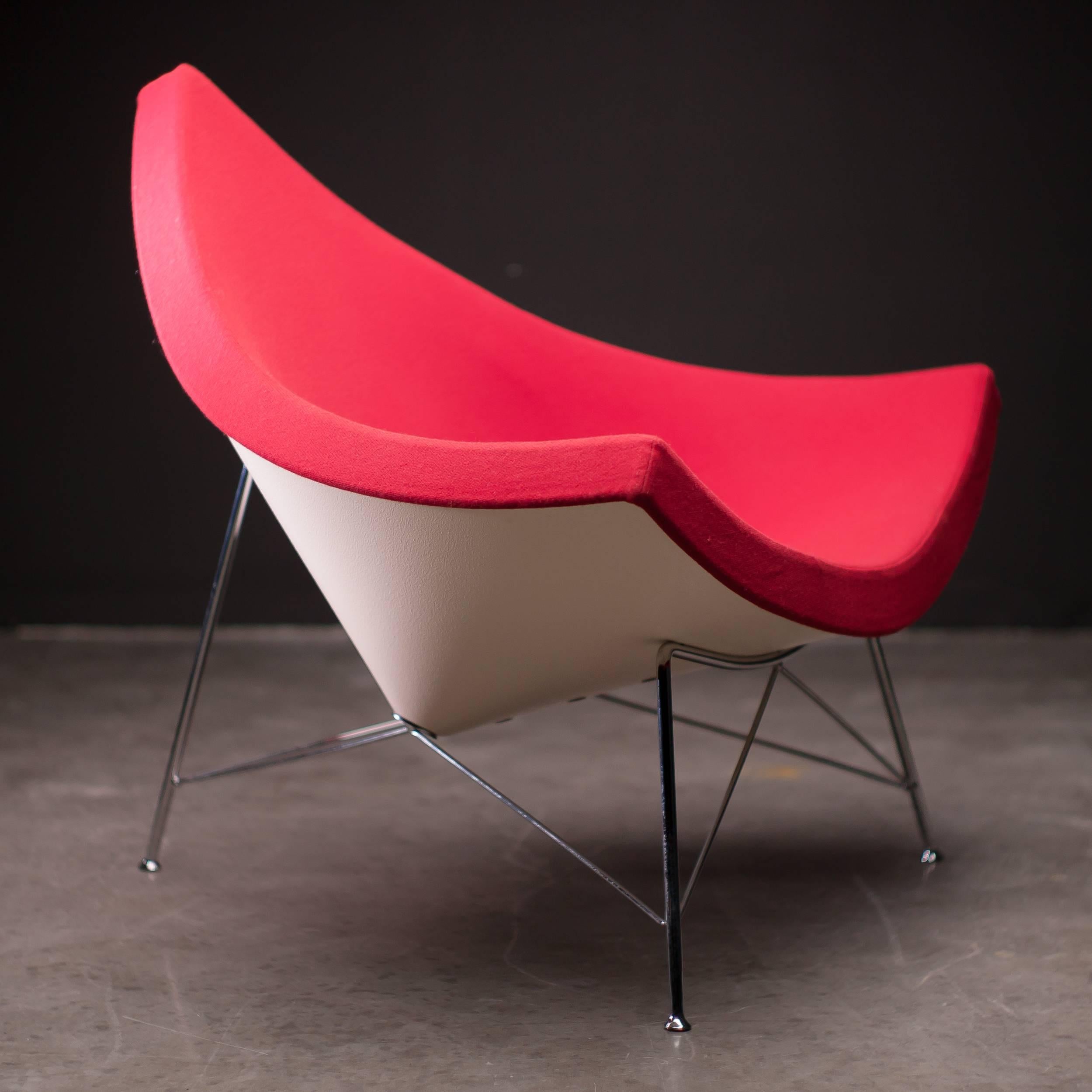 George Nelson coconut chair in red fabric, 2007 Vitra reissue.
Marked with label.

Excellent fast and affordable worldwide shipping.
White glove delivery available upon request.