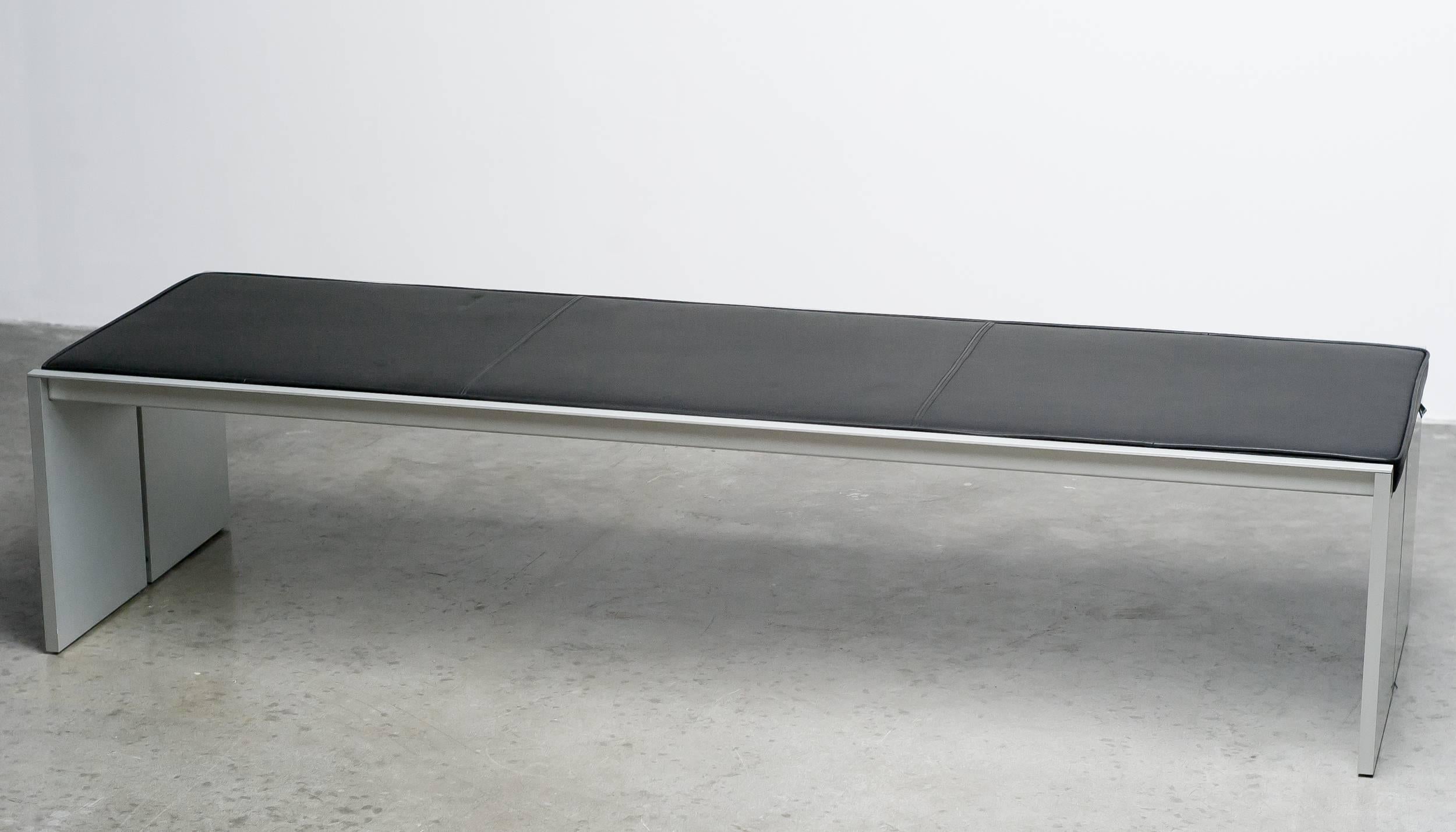 The BQ 01 bench was designed in the 1970s by the architect Wim Quist for the Kröller Müller museum in Otterloo, Netherlands and is produced since 1988 by Spectrum. This architectural bench is made of solid anodized aluminium with a seat pad in