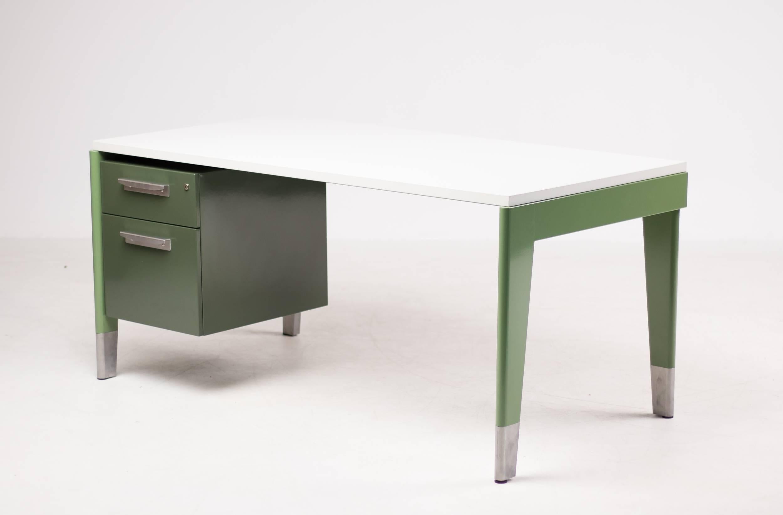 bureau metallique