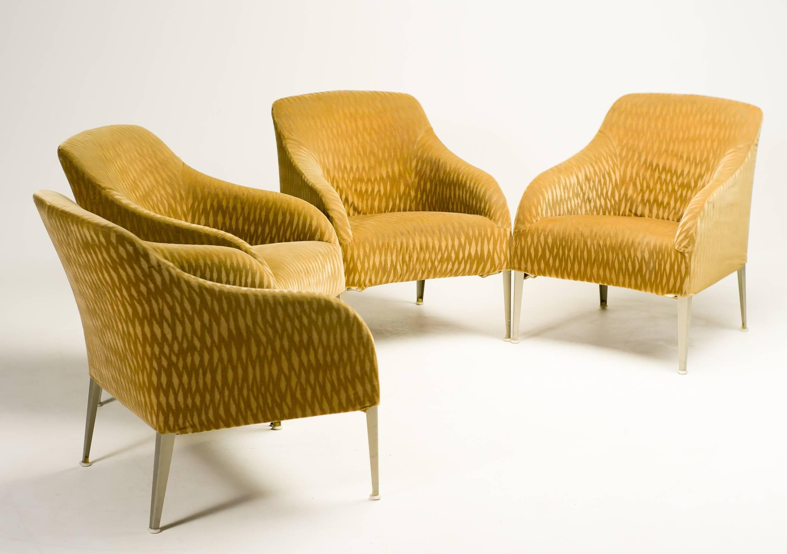 Set of two Apta lounge chairs designed by Antonio Citterio for B & B Italia. 
Spectacular original velvet fabric.

  