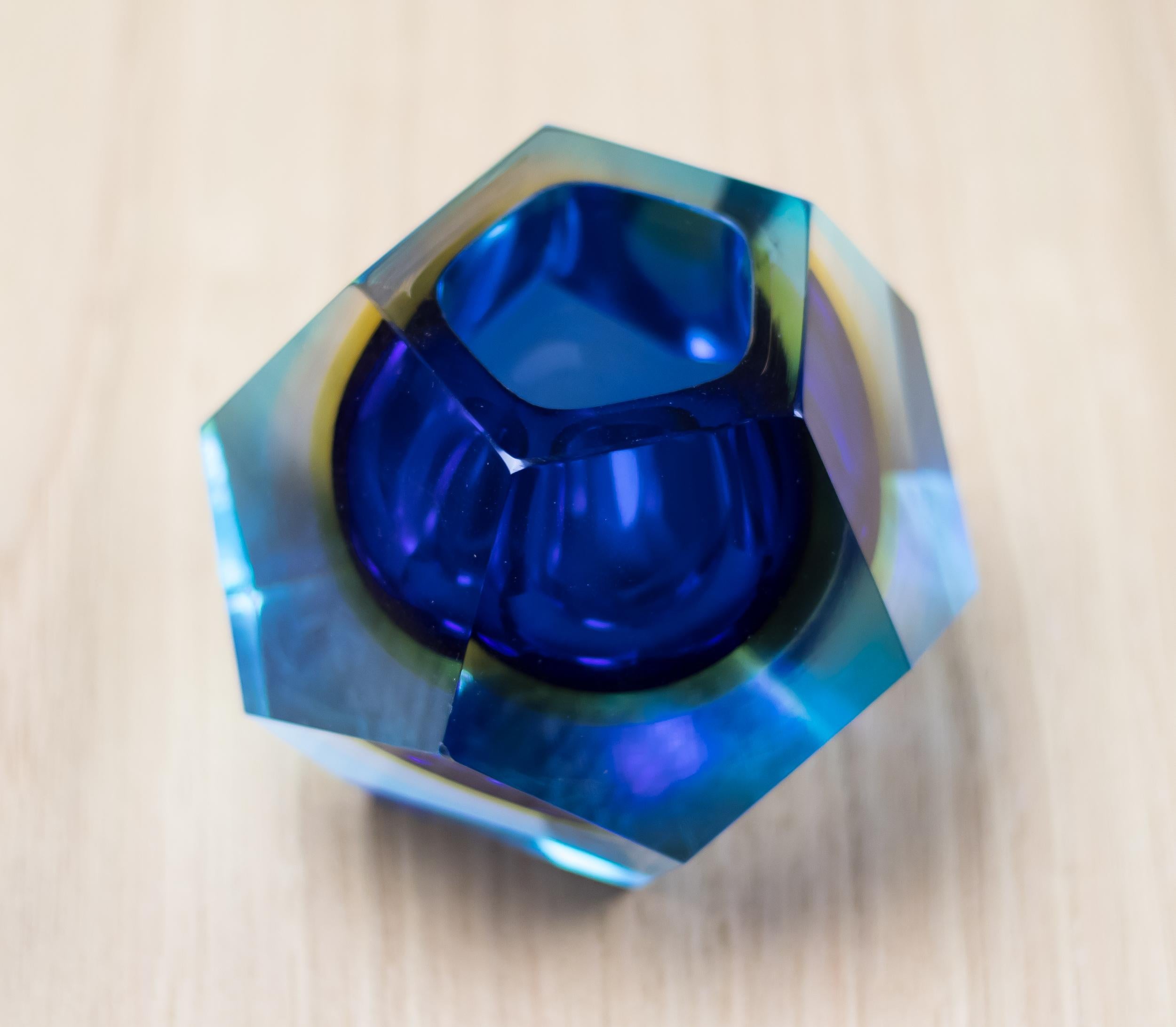XX secolo Vaso in vetro di Murano Glass Sommerso di Alessandro Mandruzzato, metà del secolo scorso. in vendita
