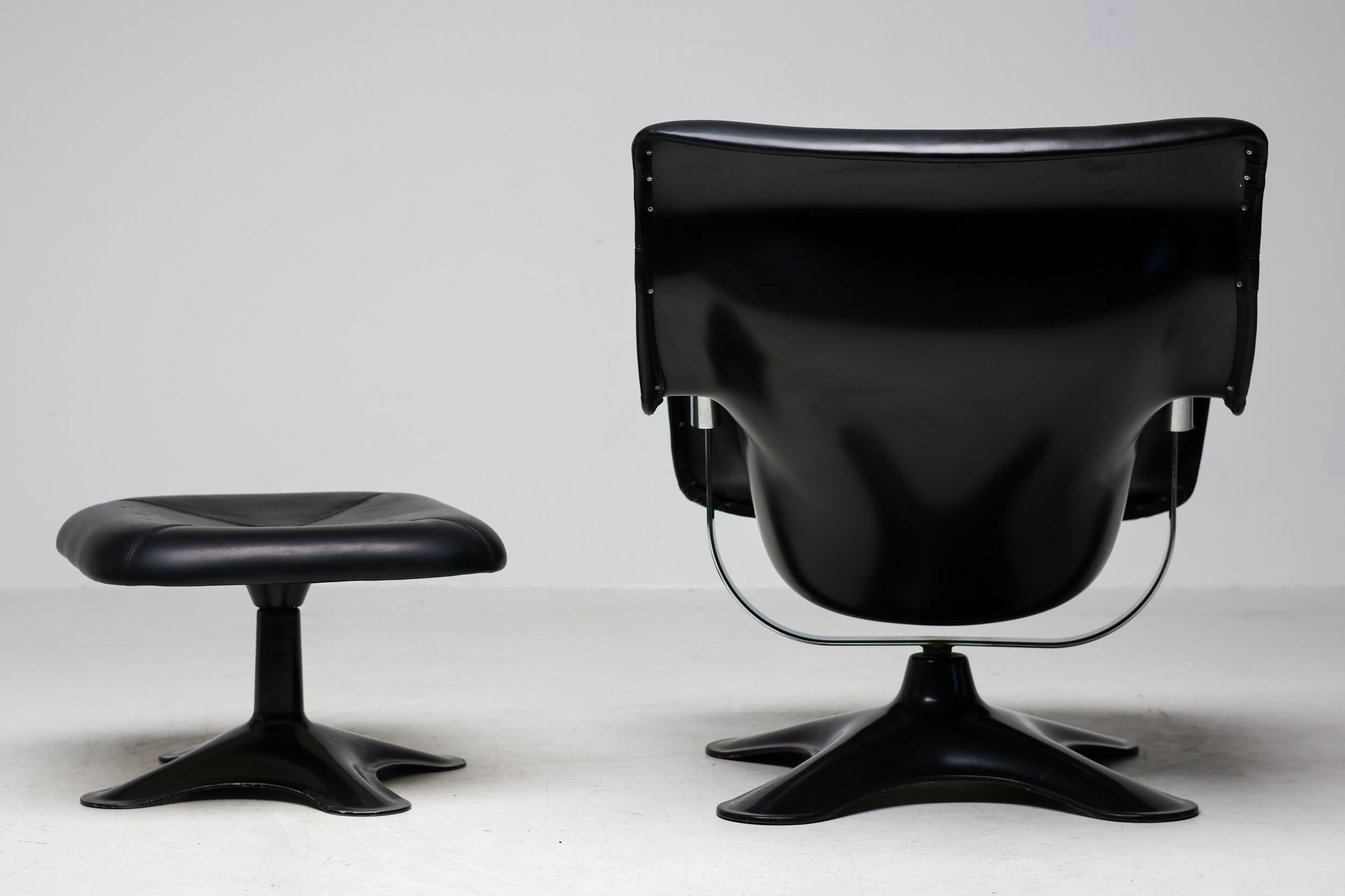 Milieu du XXe siècle Chaise longue et ottoman Karuselli noirs, modernes du milieu du siècle, par Yrjo Kukkapuro en vente