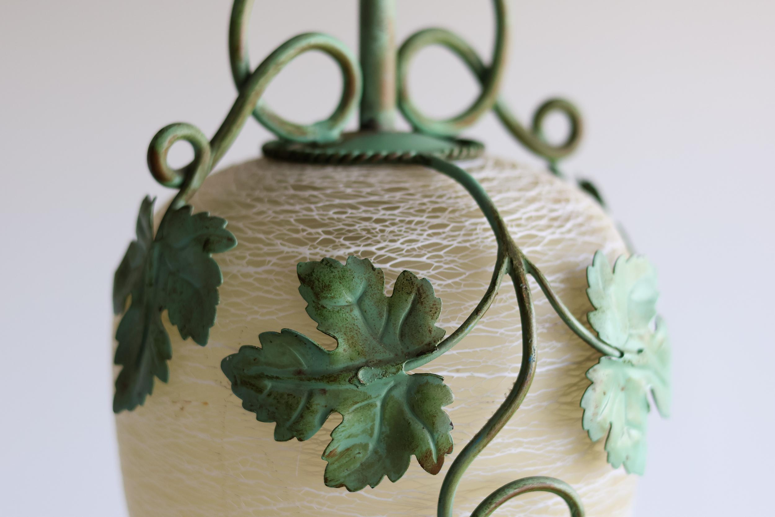 Francese Ciondolo in ferro battuto Art Nouveau a forma di foglie d'uva in vendita