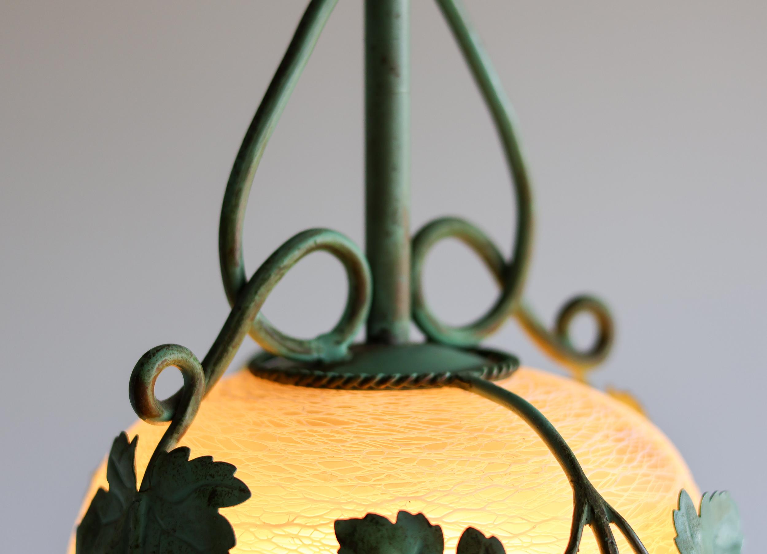 Ciondolo in ferro battuto Art Nouveau a forma di foglie d'uva In condizioni buone in vendita a Dronten, NL