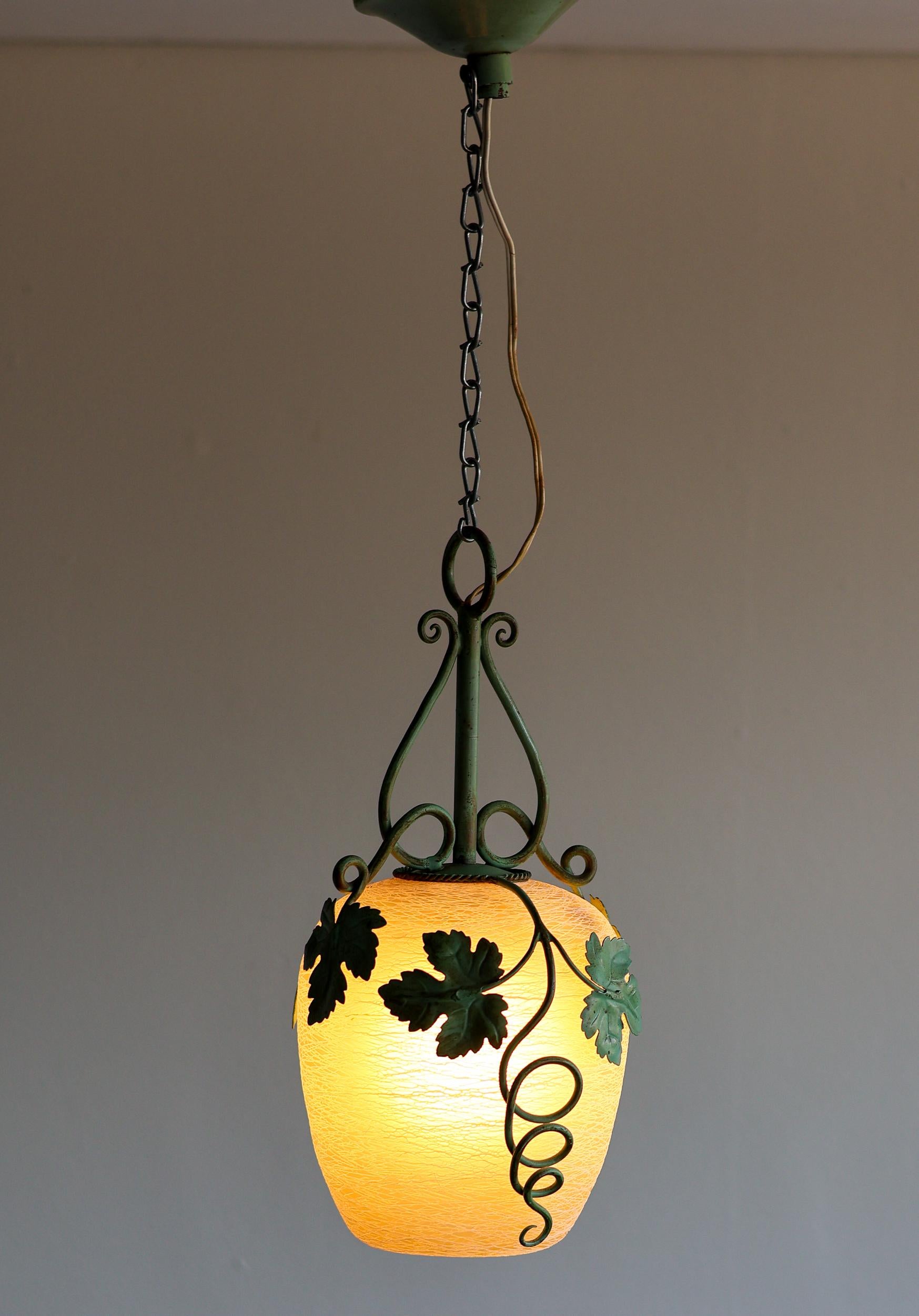 Ciondolo in ferro battuto Art Nouveau a forma di foglie d'uva in vendita 2