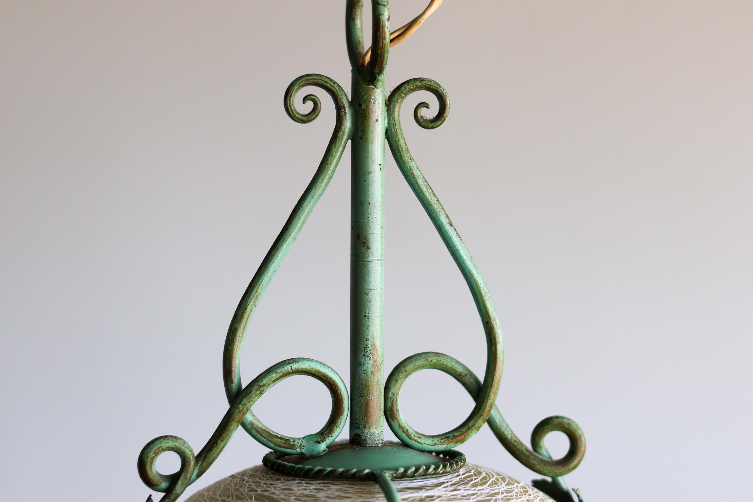 Ciondolo in ferro battuto Art Nouveau a forma di foglie d'uva in vendita 1