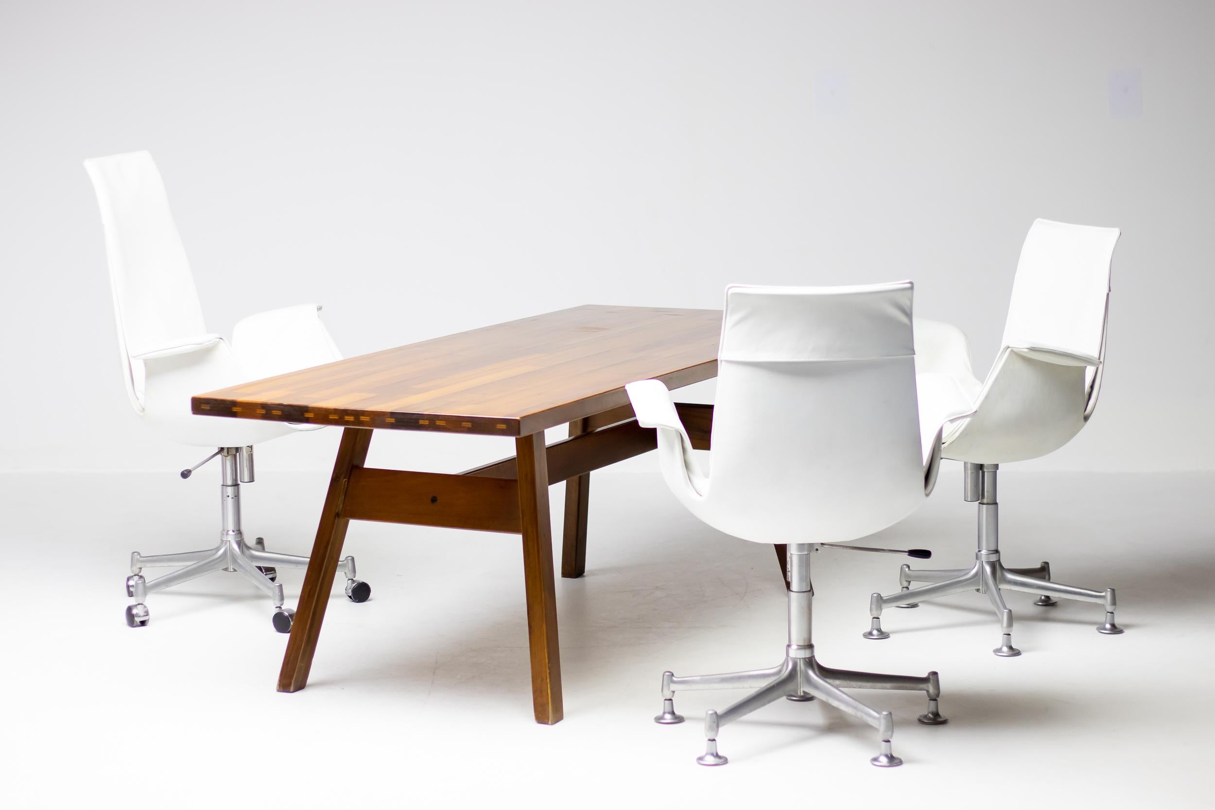 Acier Trois chaises de bureau en cuir blanc Mid Mod Bird par Fabricius & Kastholm pour Whiting en vente