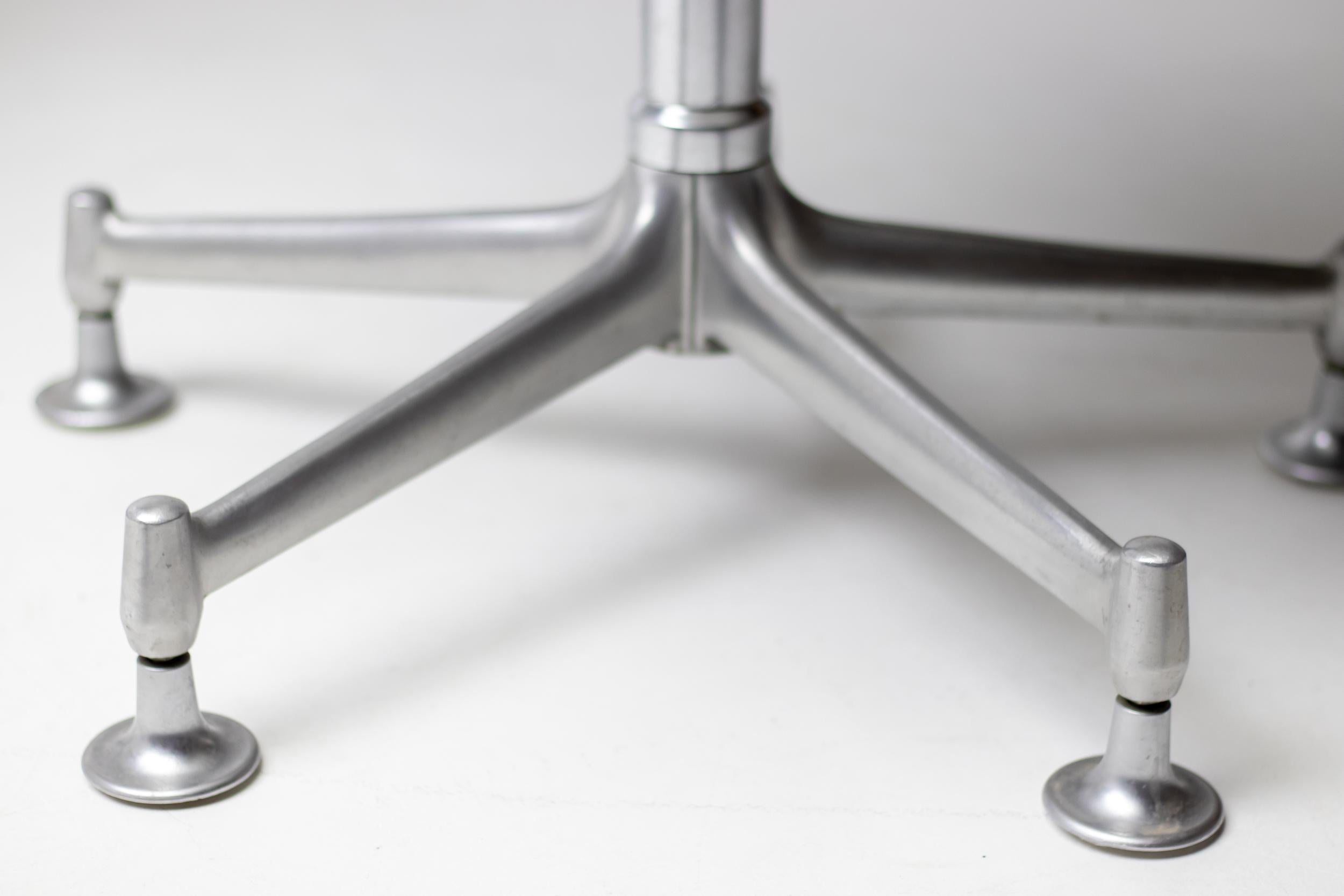 Trois chaises de bureau en cuir blanc Mid Mod Bird par Fabricius & Kastholm pour Whiting en vente 3