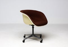 Sillón Eames La Fonda con ruedas de Herman Miller, década de los 70
