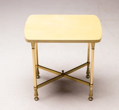 Table d'appoint « Aldo Tura » en cuir de chèvre laqué et laiton, Italie, années 1950