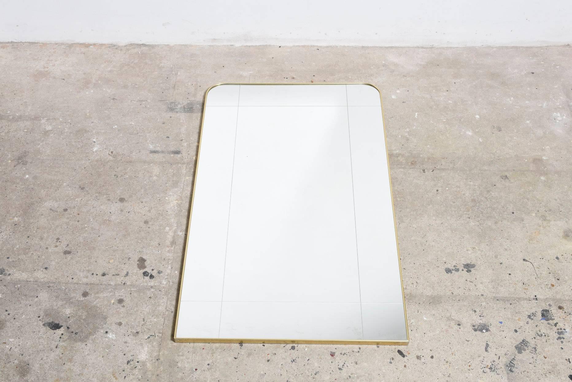 Large 1960s Italian brass frame mirror attributed to Gio Ponti.

The design of the mirror by chiselled creates a pattern of beautiful lines giving the mirror a particularly stylish accent.

With its pure timeless shape and iconic expression, the
