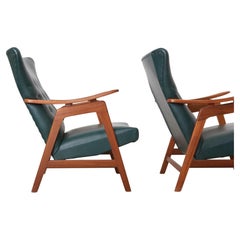 Ensemble de deux chaises à dossier à ailes de conception néerlandaise de Louis Van Teeffelen pour Webe, années 1960