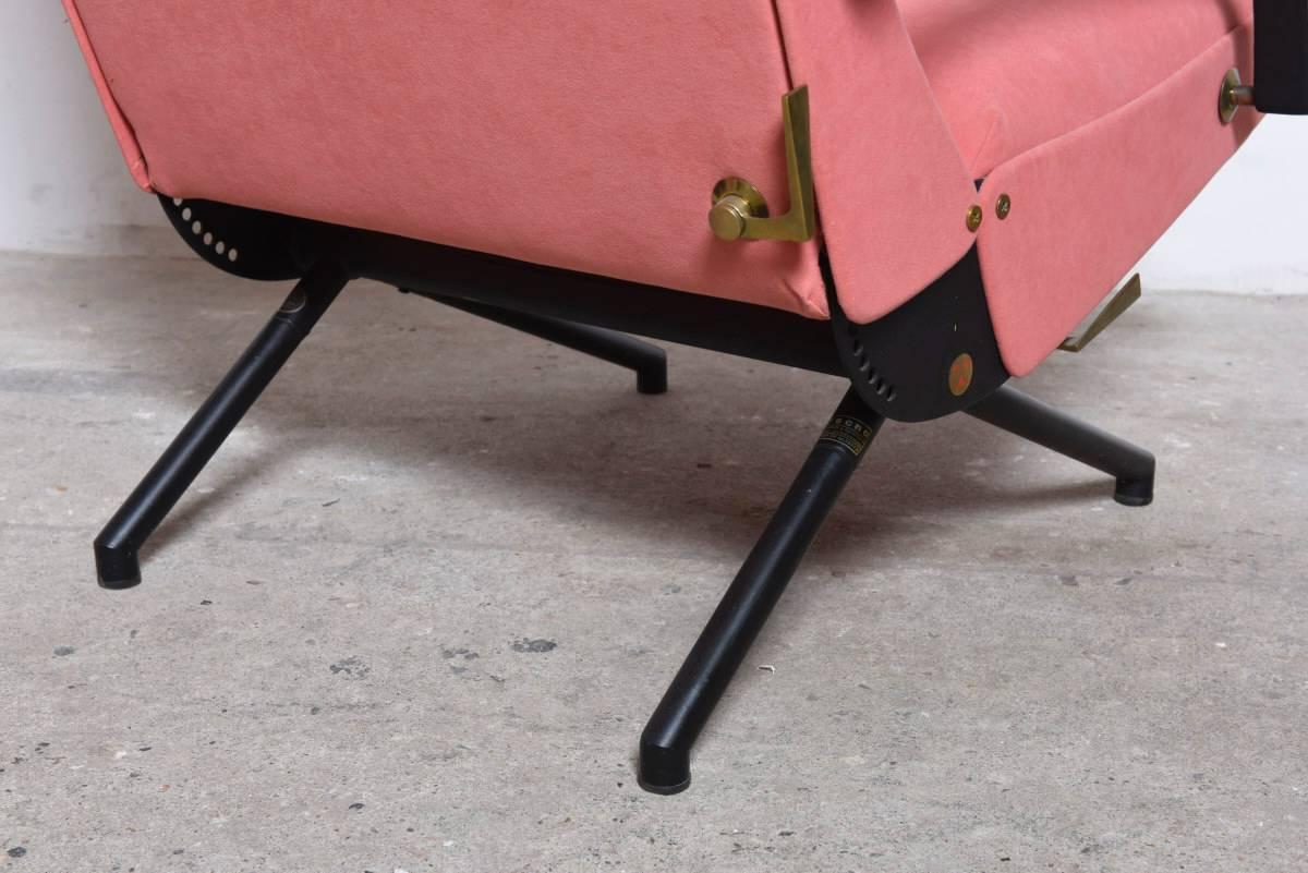 Pink fabric Osvaldo Borsani, P40 Lounge Chair for Tecno, Italy 1