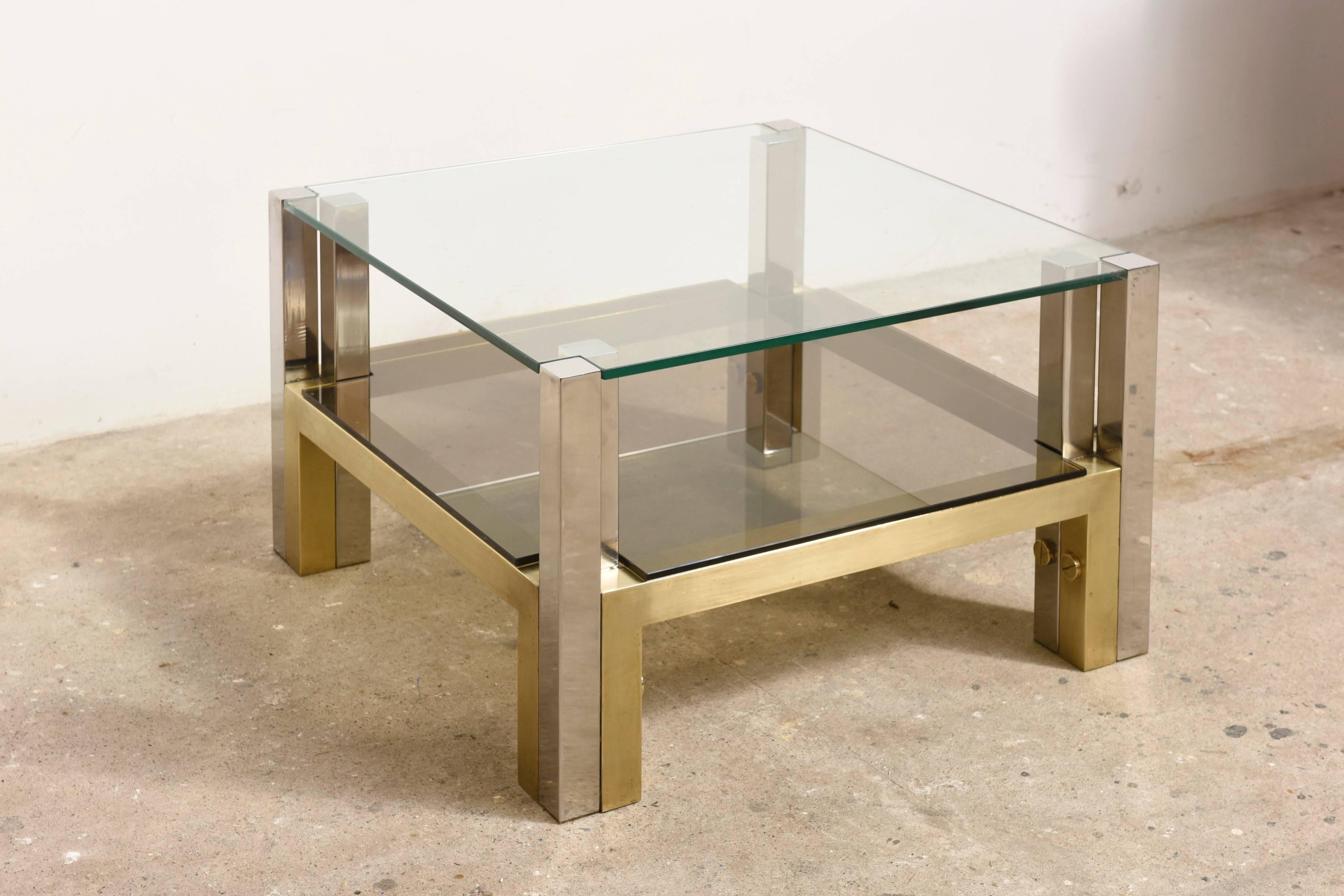 Side table in solid polished bronze and chrome-plated steel by Alfredo Freda, produced by Cittone Oggi .
The small table measures 65 x 65 x 40 cm,
Square stainless steel and brass structure with smoked and clear glass shelves.