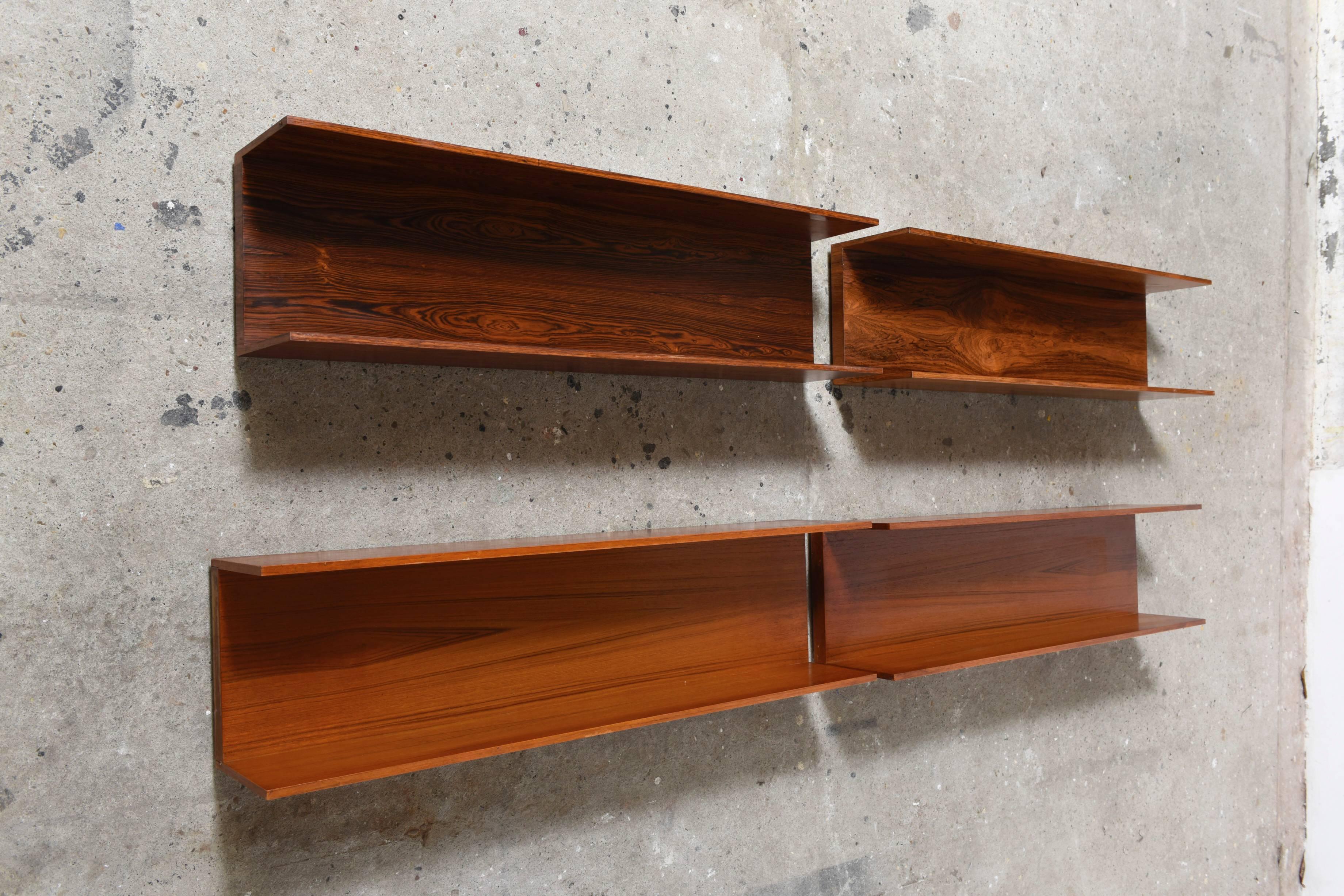 Set of two wall-shelves by Walter Wirtz for Wilhelm Renz. German design from the early 1960s. U-shaped structure with surfaces two in walnut, two in rosewood. Dimensions: T (105 cm), in (26 cm), depth: (20.5 cm).
The original label. 