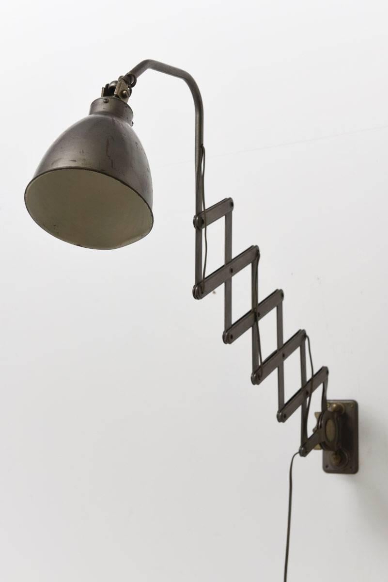 Industrial French Scissor Wall Lamp In Good Condition In Antwerp, BE