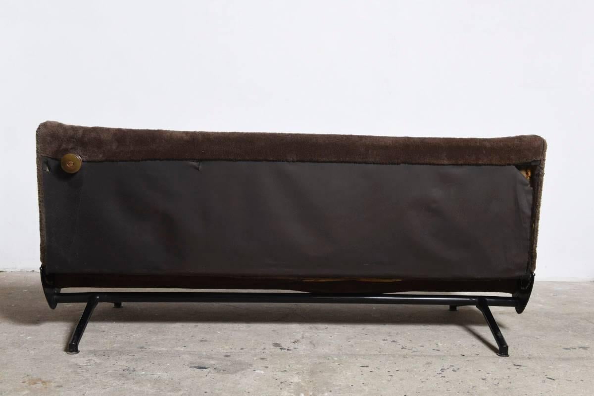 Mid-Century Modern Iconic Tecno D70 Sofa Daybed Designed by Osvaldo Borsani