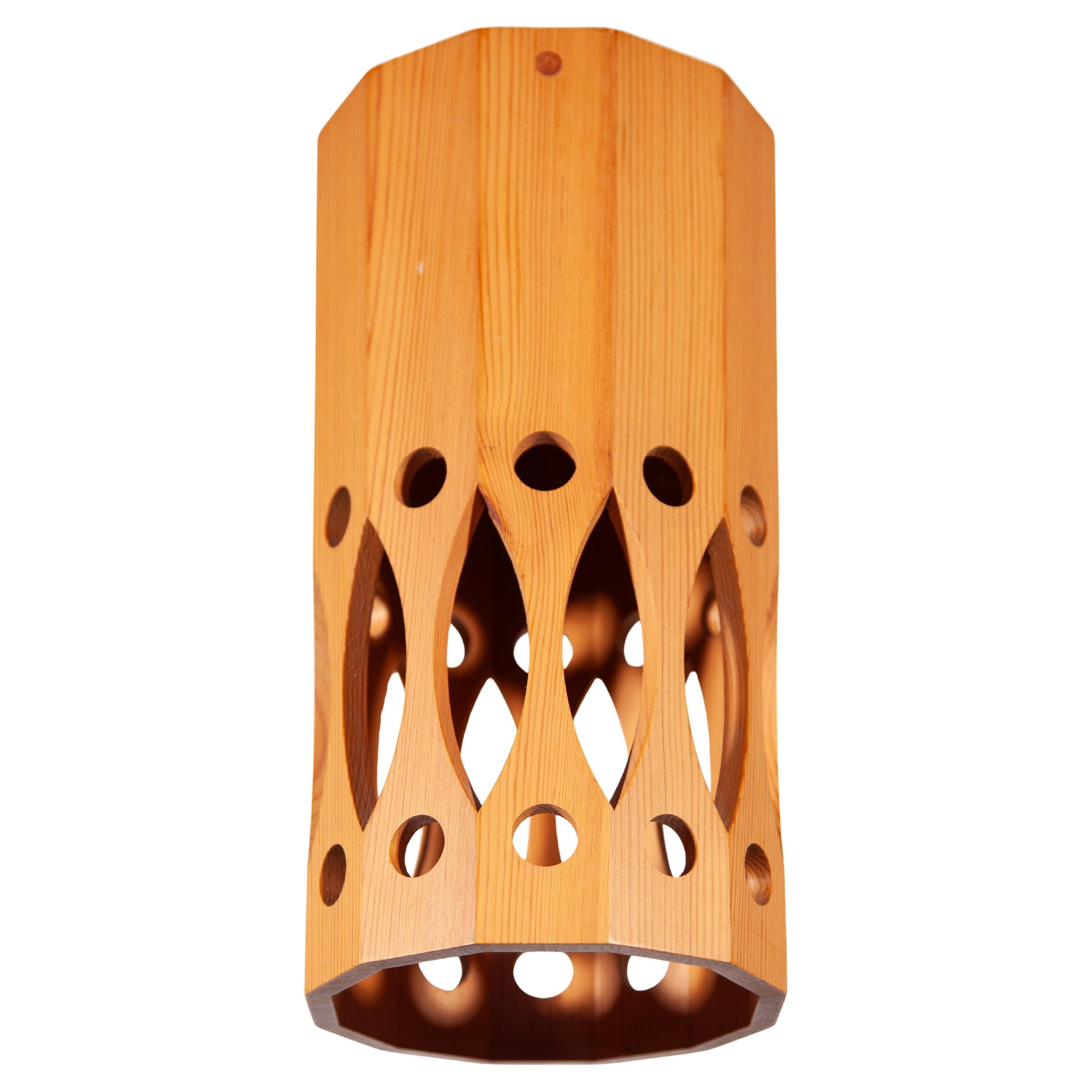 Ciondolo in legno di pino di L.O., metà del secolo scorso. Nilsson per Nordisk Present, anni '70 in vendita