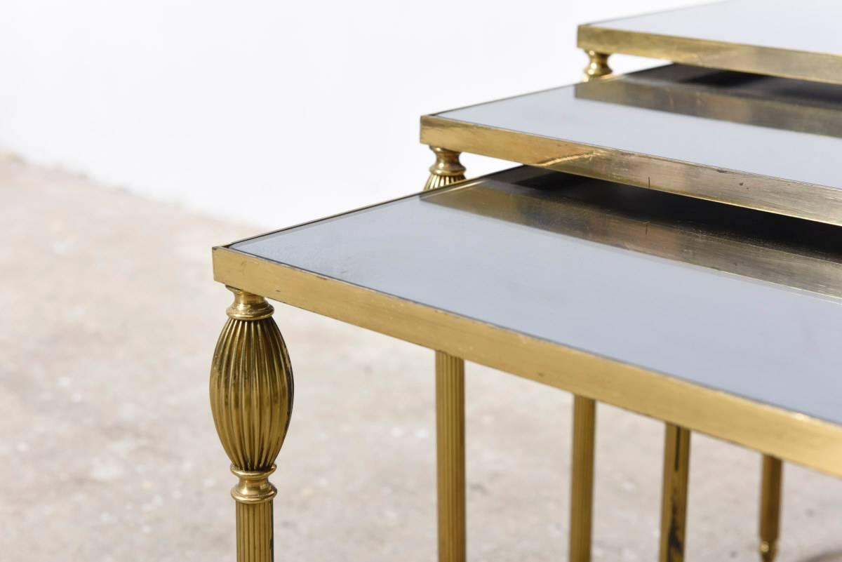 1970s Maison Jansen Style Brass and Mirror-Glass Nesting Tables In Good Condition In Antwerp, BE