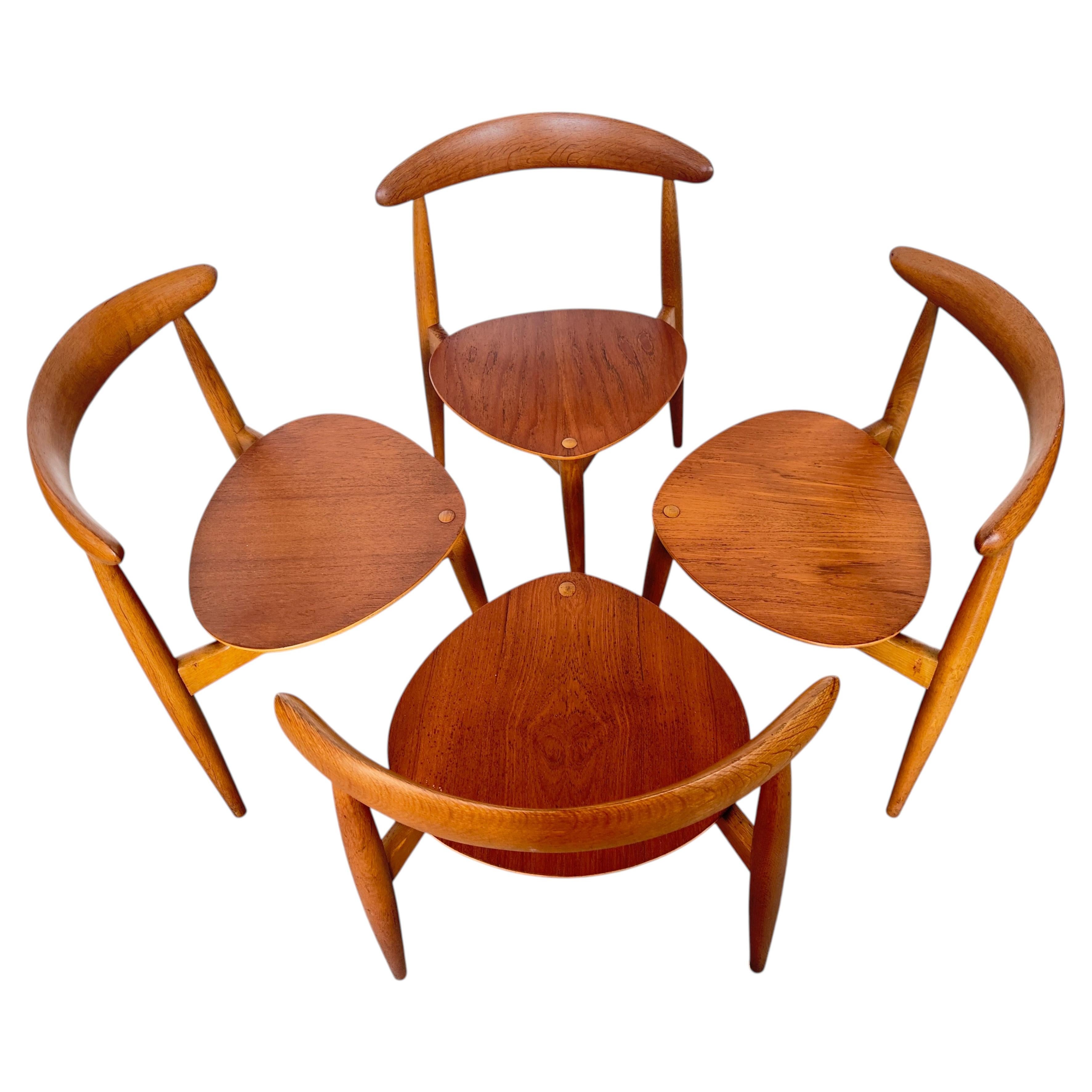 Set di quattro sedie da pranzo impilabili disegnate da Hans Wegner per Fritz Hansen