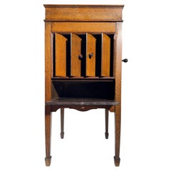 A Vintage Columbia Viva-Tonal Grafonola Oak Cased Wind-Up Gramophone, 1920s
