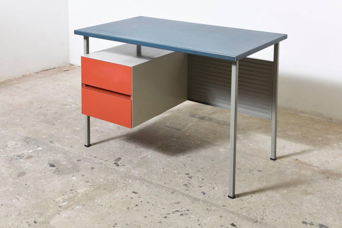 Office desk No. 3803 designed by A. R. Cordemeyer and manufactured by Gispen in 1959. 

Metal desk with two orange drawers, the top is covered with grey/blue linoleum.
In very good condition.
Dimensions: H 75 cm, W 110 cm, D 65 cm.