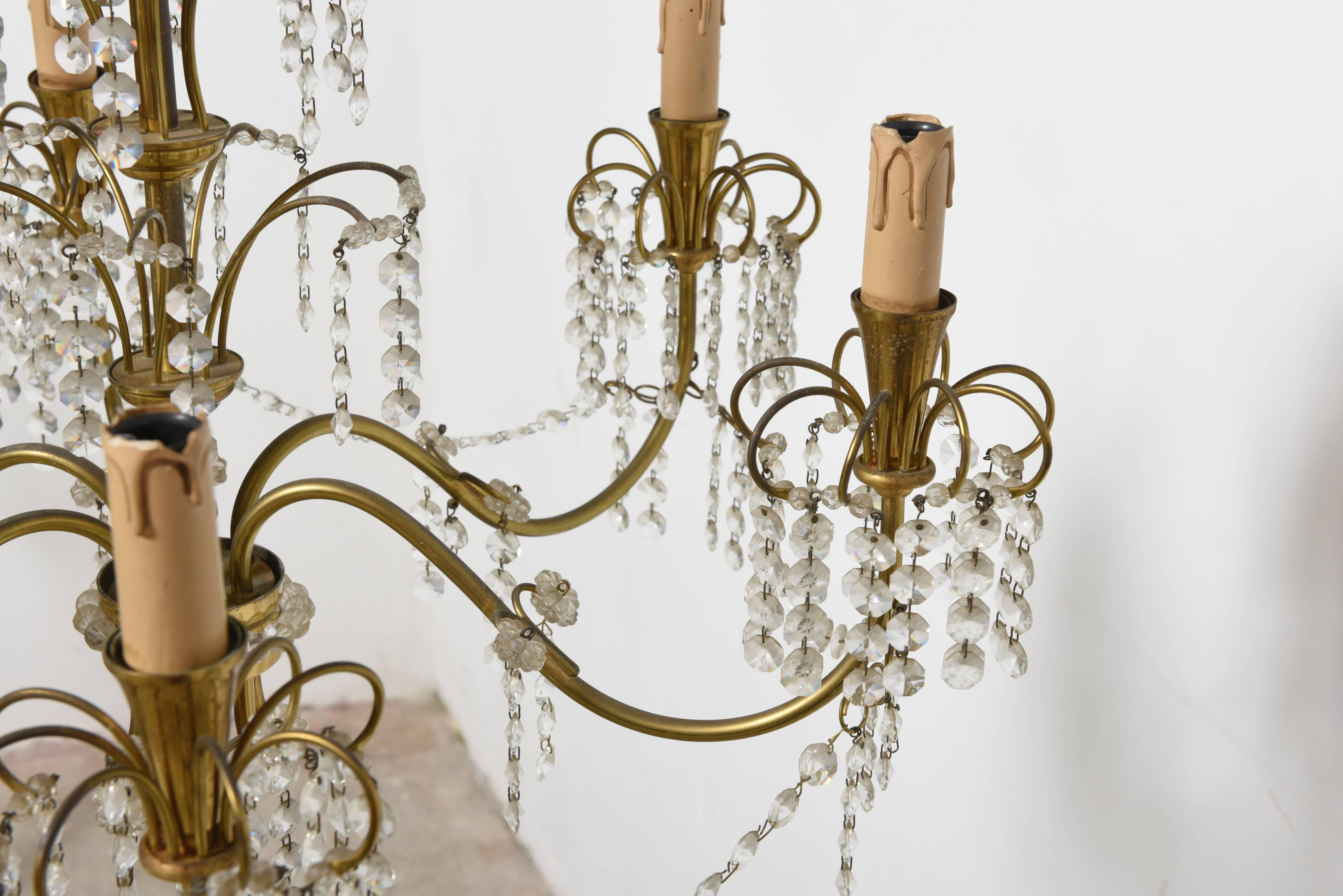Romantic Italian Brass, Crystal, 1950s Waterfall Chandelier In Good Condition For Sale In Antwerp, BE