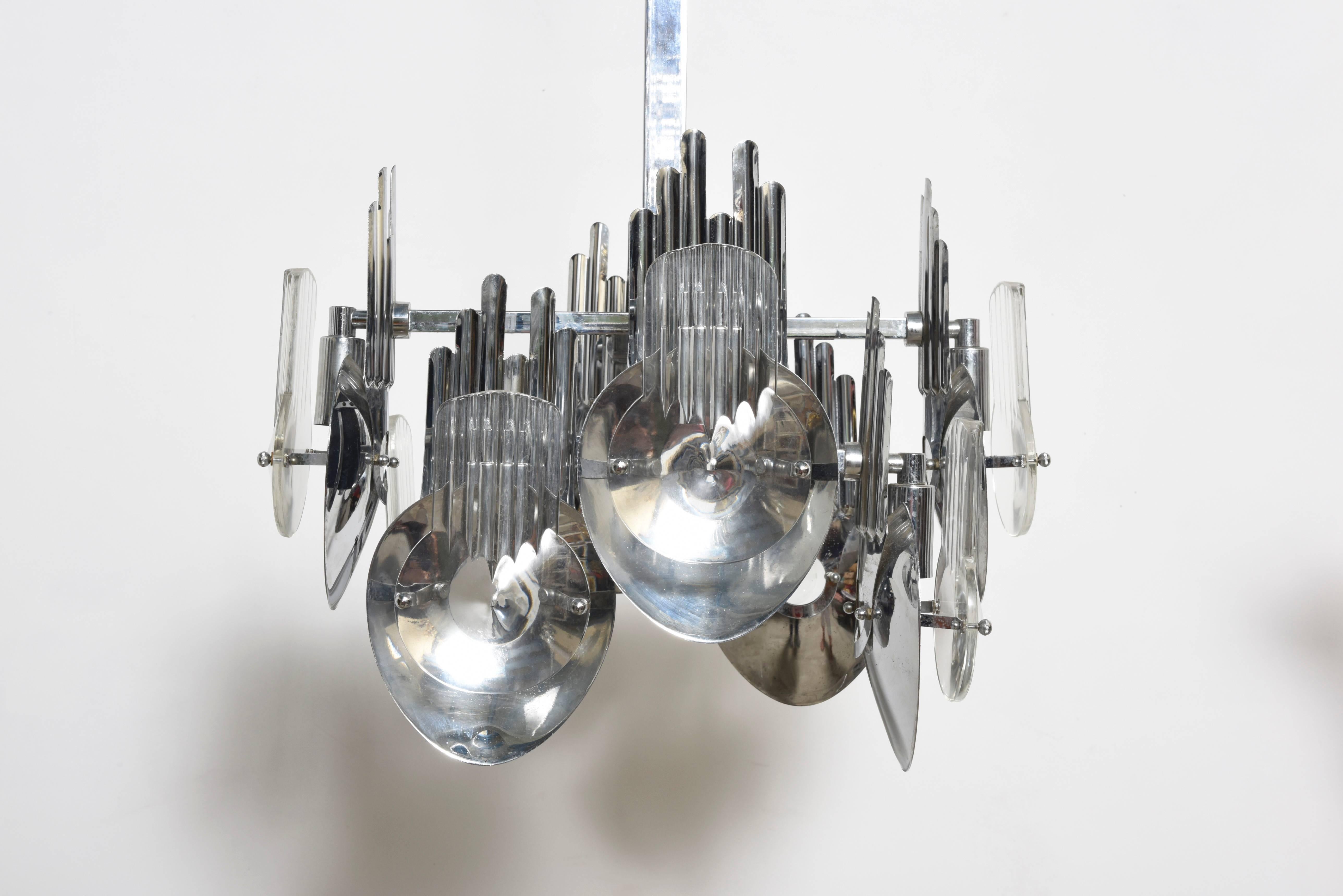 Twelve-light chandelier designed by Oscar Torlasco with optical Murano crystal glass reflectors attached to chrome screens mounted on center rod.