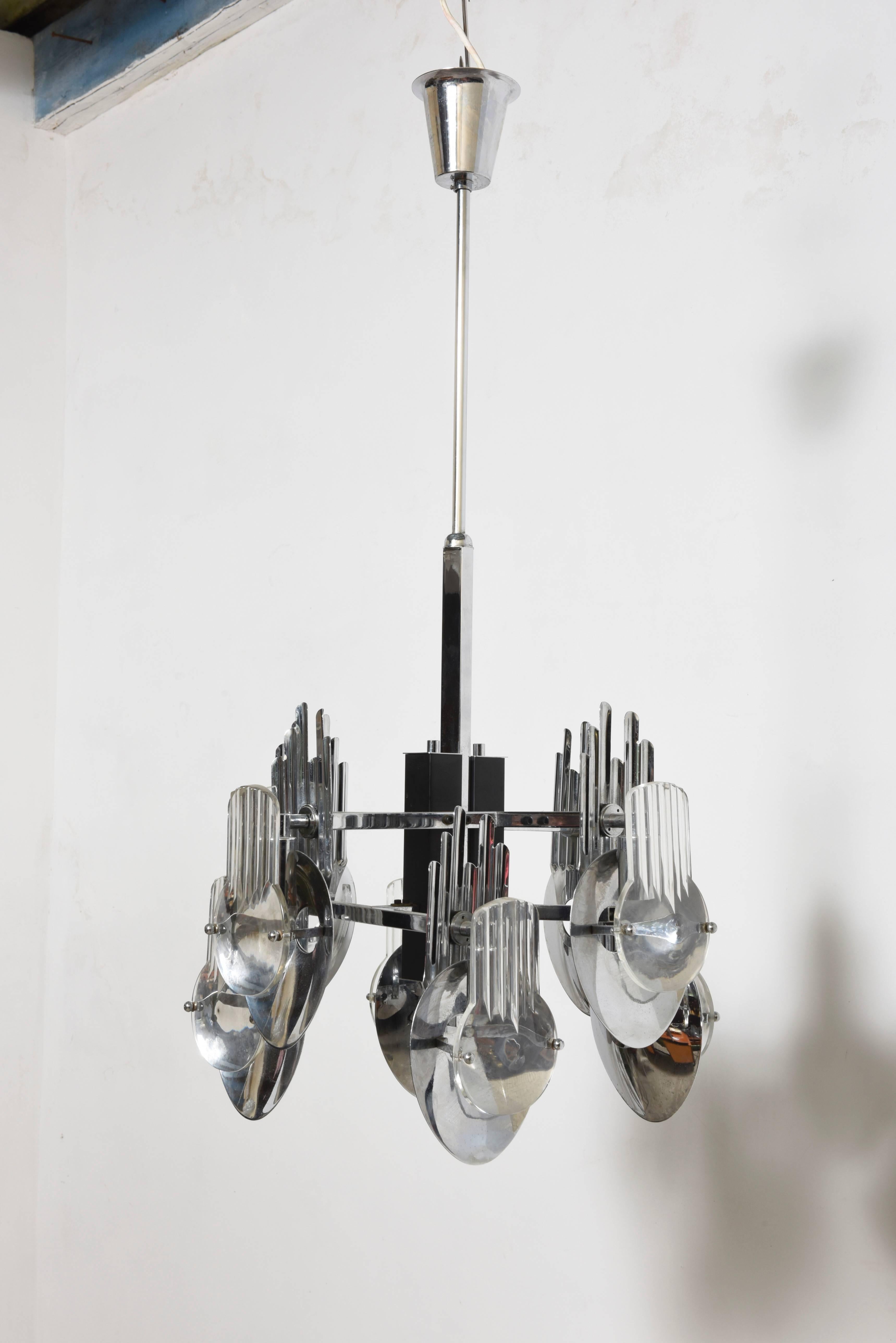 1970s Chrome Optic Faceted Glass Chandelier by Italian Designer Oscar Torlasco For Sale 3