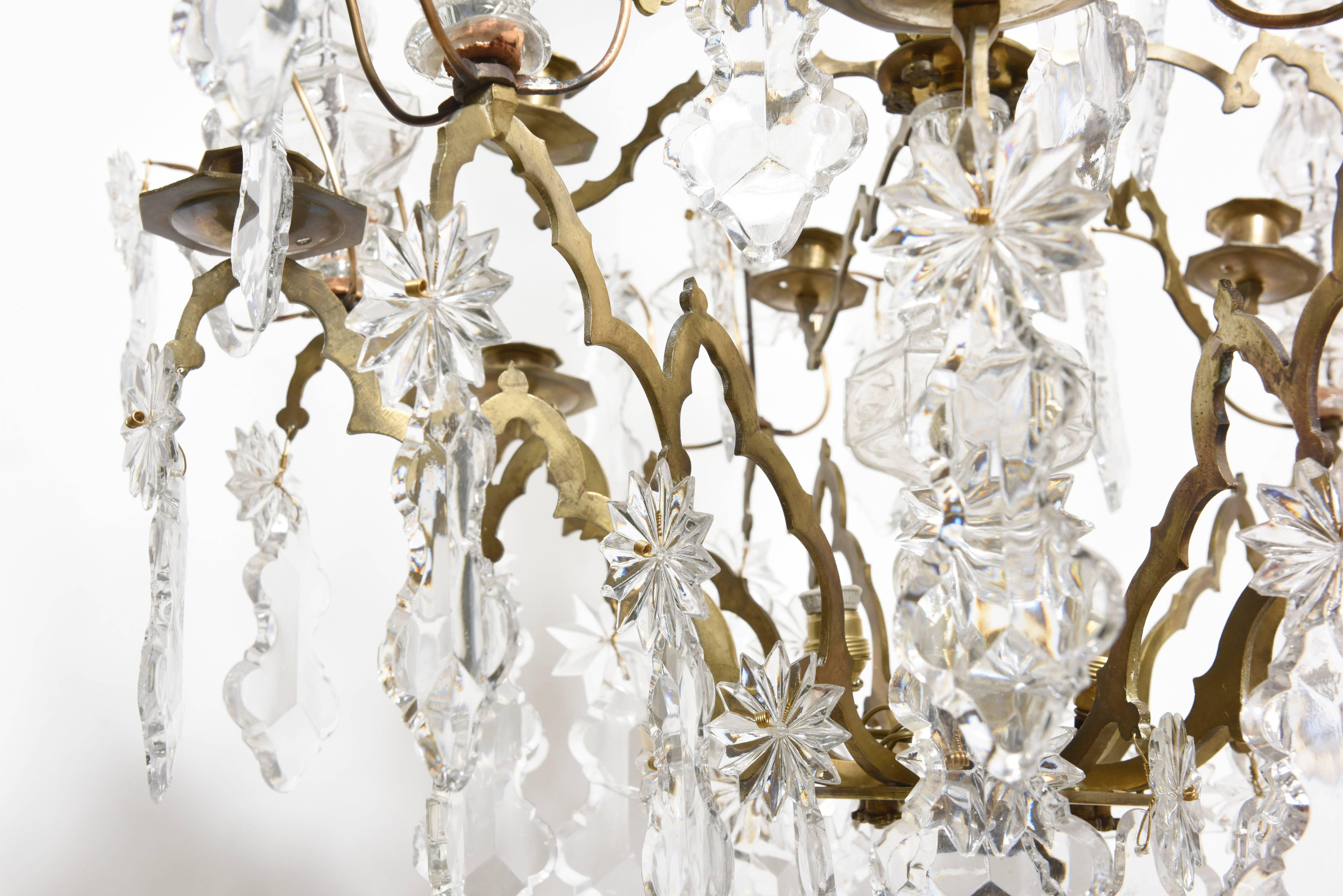 Faceted Large French Baguès Doré, Bronze and Crystal Chandelier in Louis XV Style