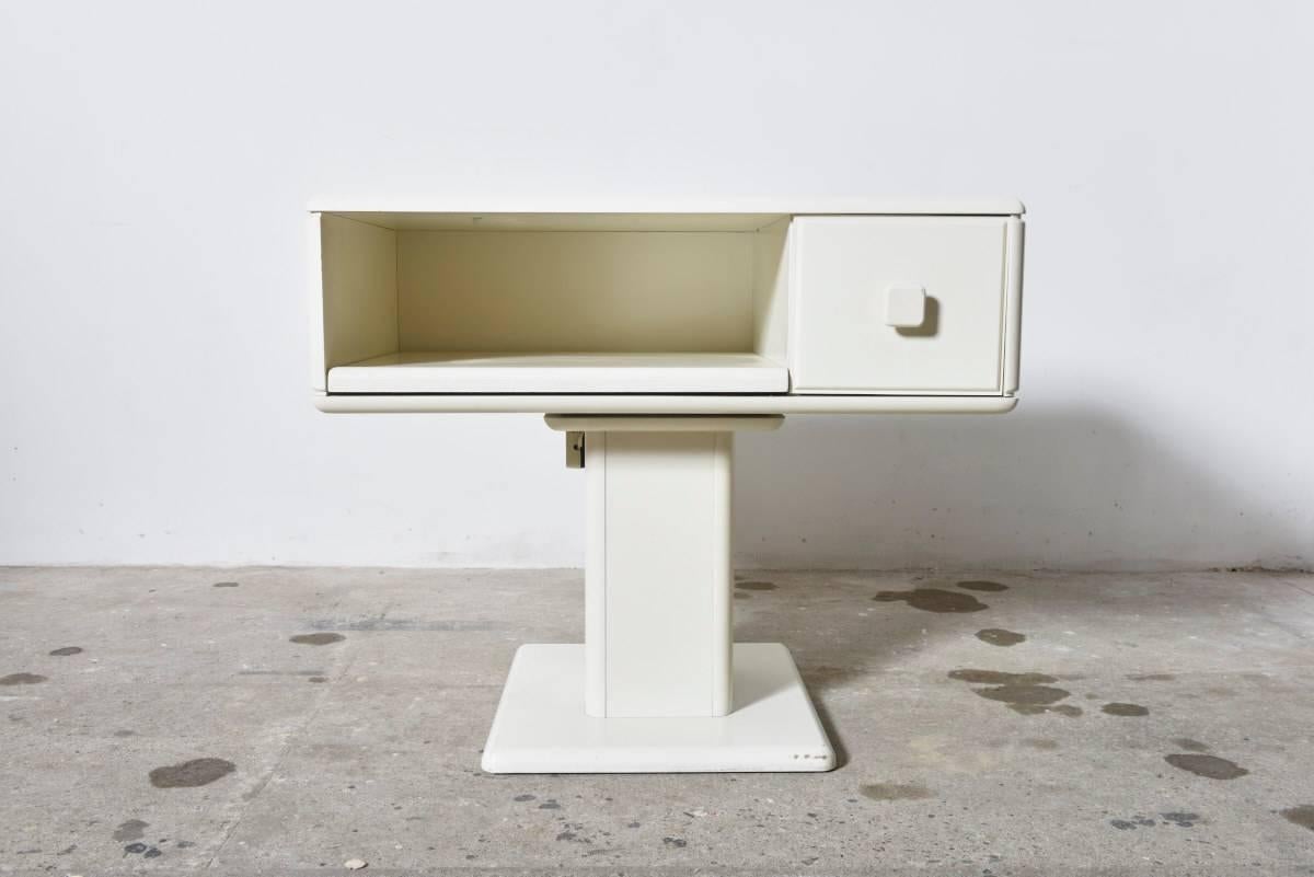 Italian Adjustable White Counter Display, Vanity Table, Made in Italy