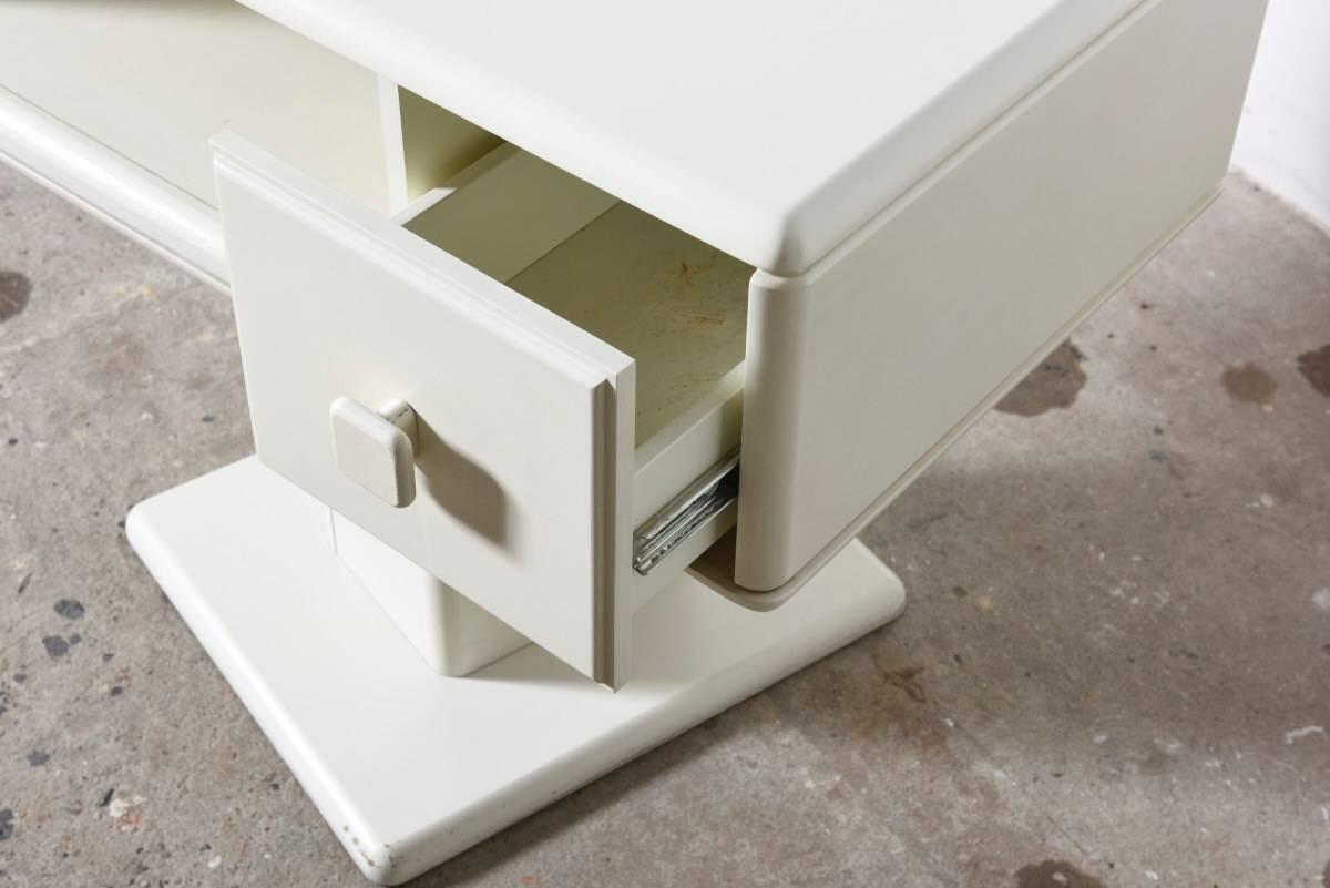 Late 20th Century Adjustable White Counter Display, Vanity Table, Made in Italy