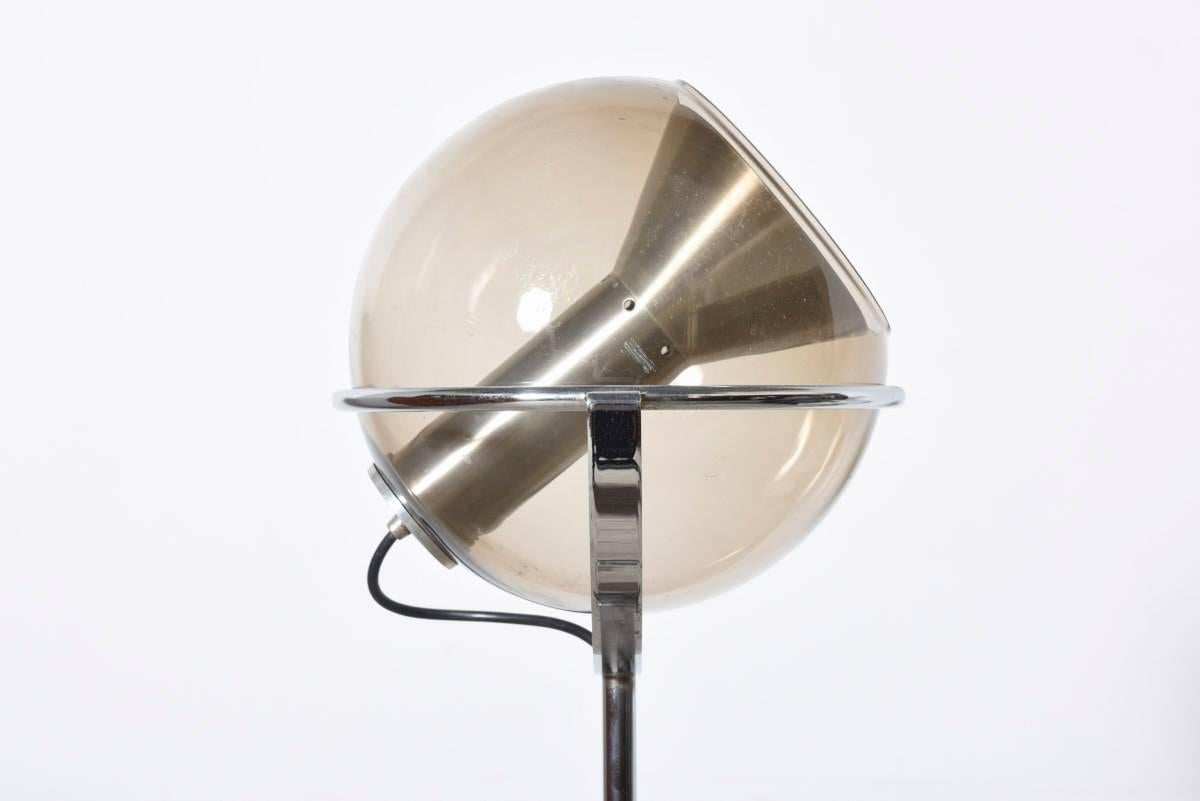 Fume Globe 2000 Floor Lamp Designed by RAAK In Excellent Condition In Antwerp, BE