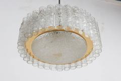 Satz von zwei Doria-Kronleuchtern aus Eisglas und Messing