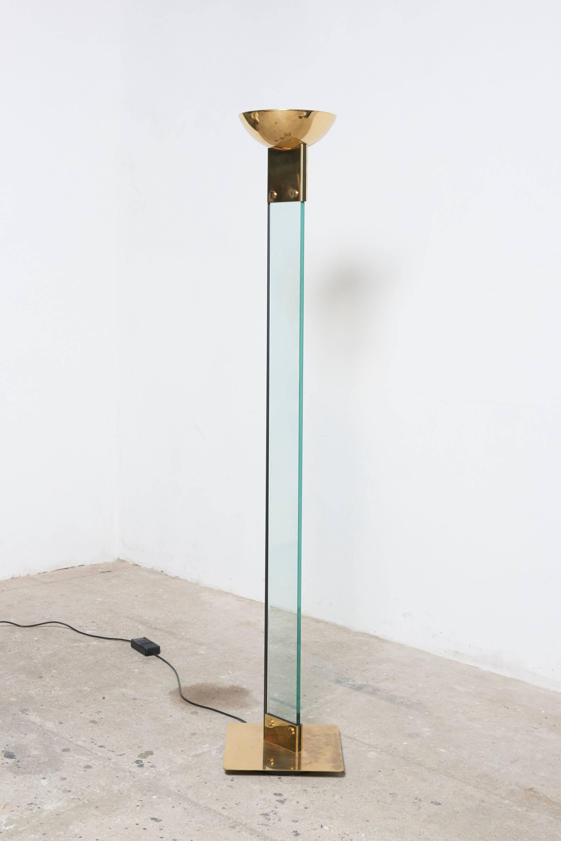 Italienische Stehlampe „Laser“ aus Messing und Glas von Max Baguara für Lamperti, Italien (Moderne der Mitte des Jahrhunderts) im Angebot